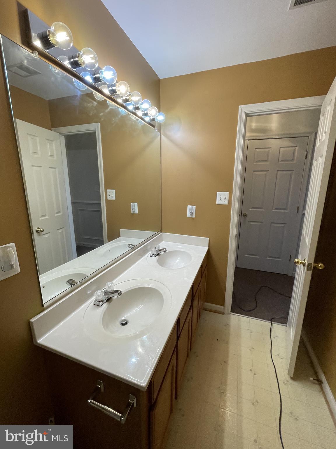 SYCAMORE HILL - Residential Lease