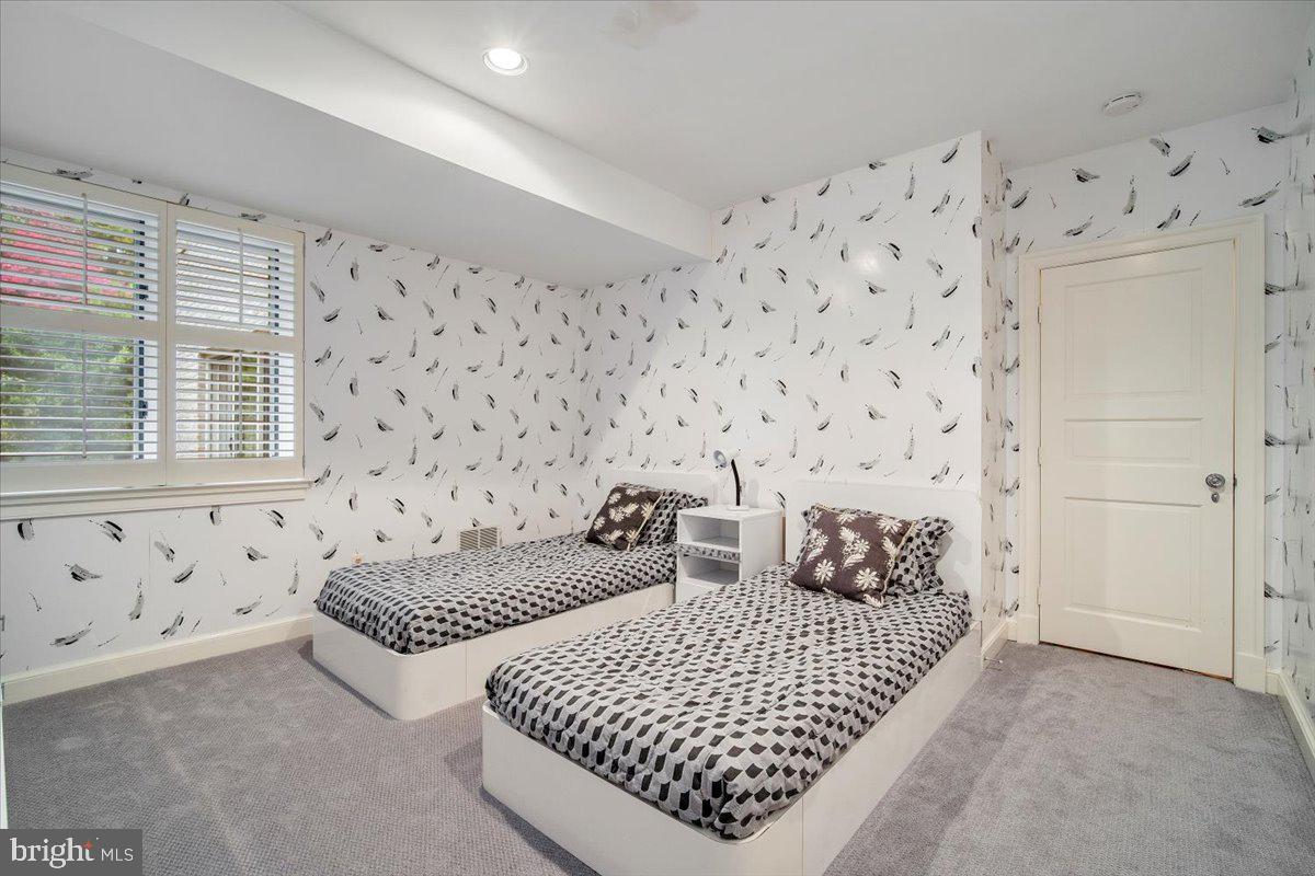 KENTSDALE ESTATES - Residential