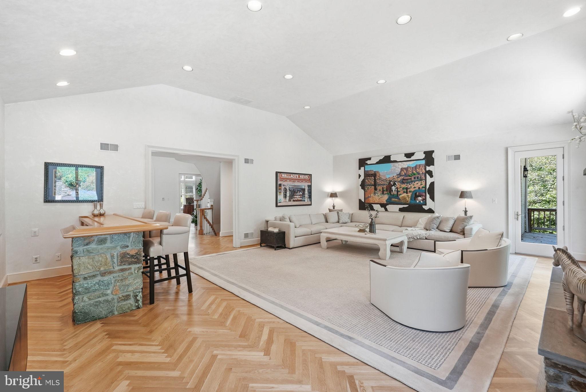 KENTSDALE ESTATES - Residential