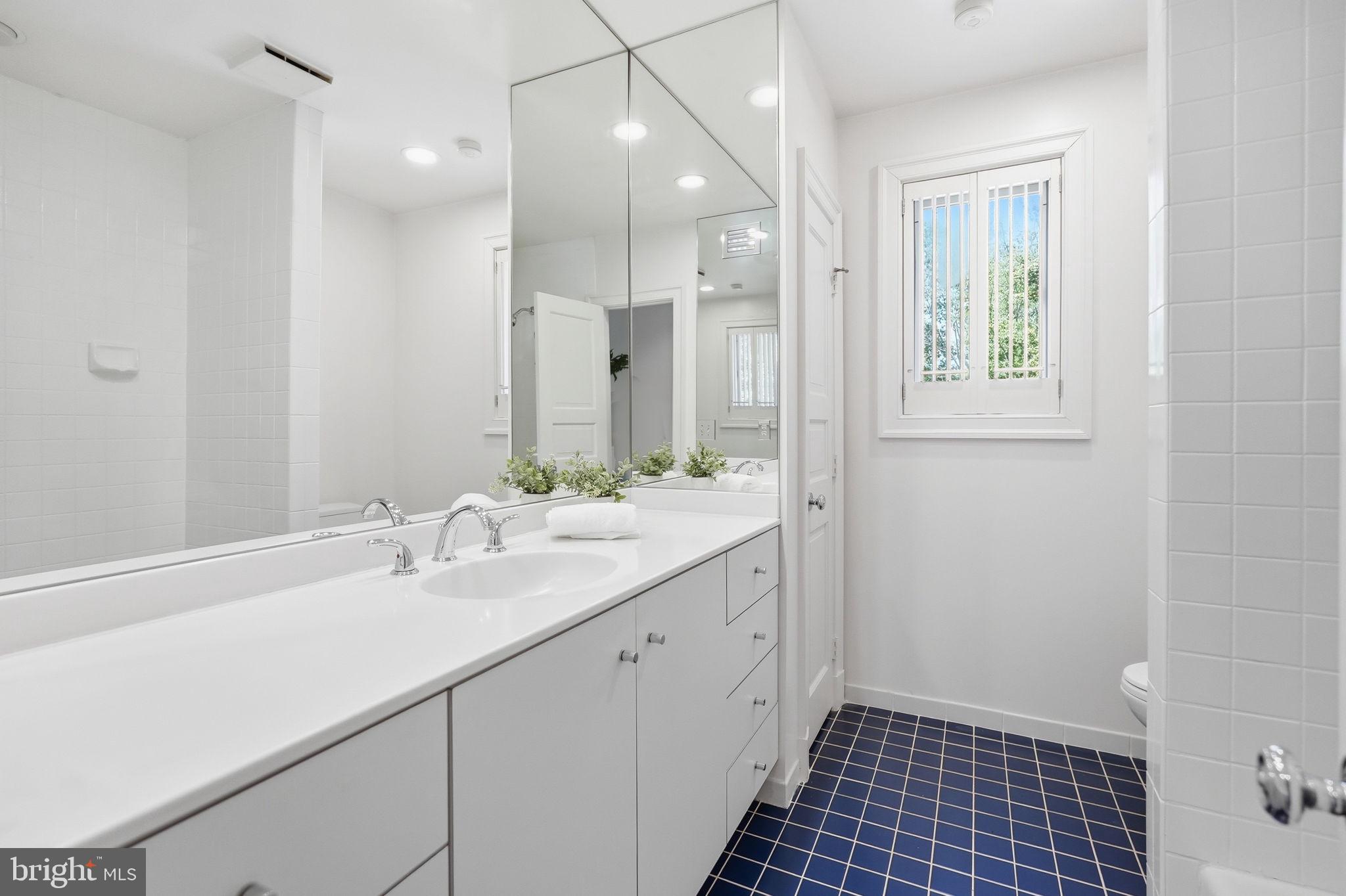 KENTSDALE ESTATES - Residential