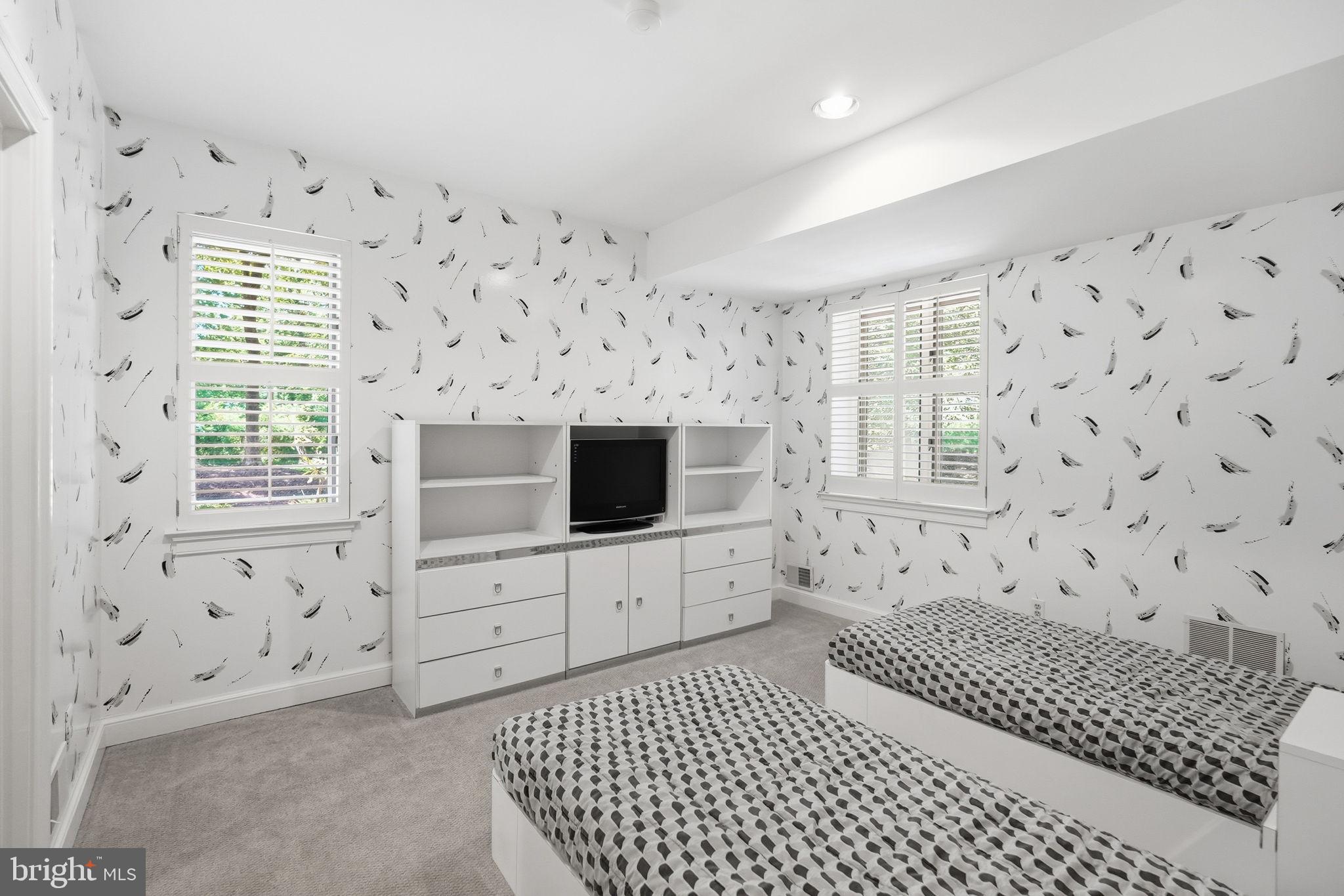 KENTSDALE ESTATES - Residential