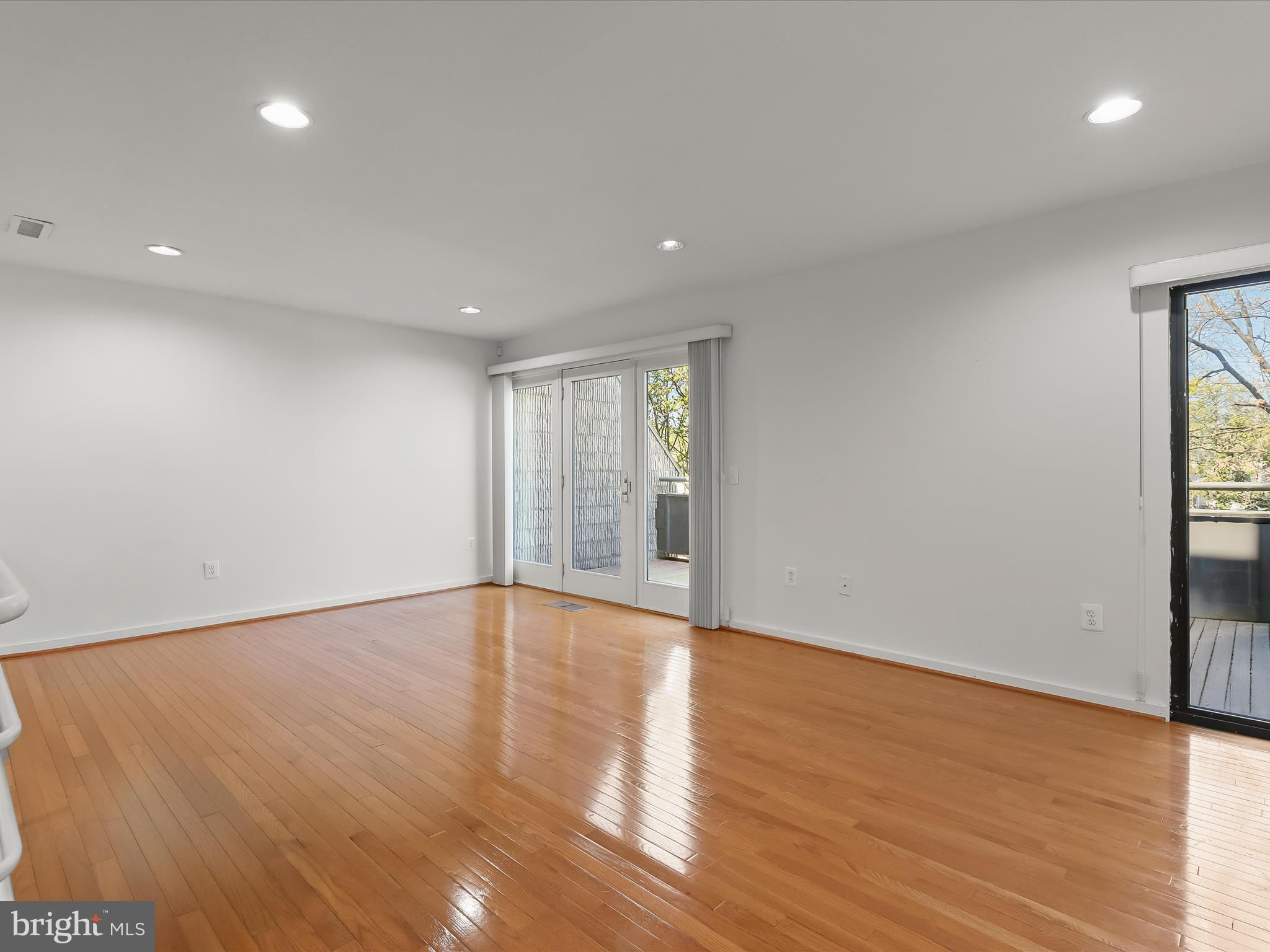 COLD SPRING NEWTOWN - Residential