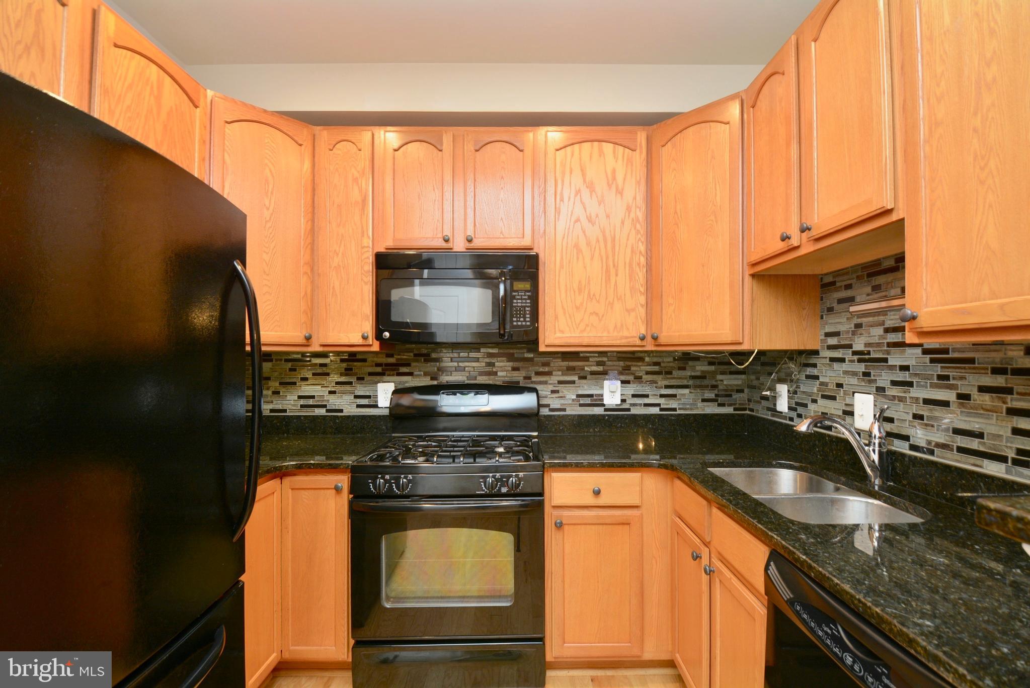 POTOMAC CLUB CONDOMINIUMS - Residential