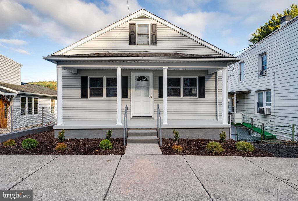 Photo of 29 E Savory Street, POTTSVILLE, PA 17901 (MLS # PASK2024100)