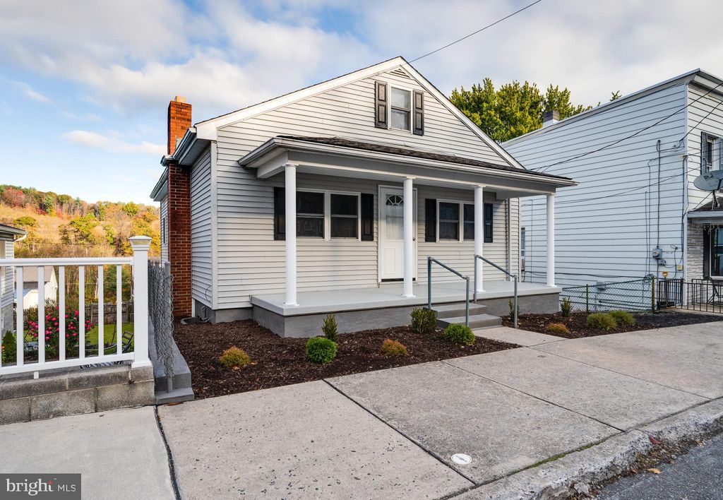 Photo of 29 E Savory Street, POTTSVILLE, PA 17901 (MLS # PASK2024100)