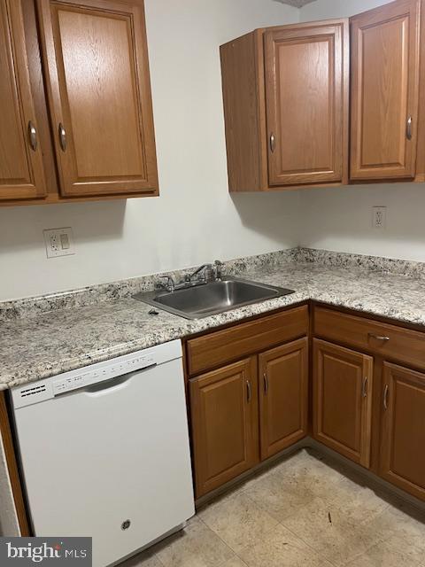DANBURY VILLAGE - Residential Lease