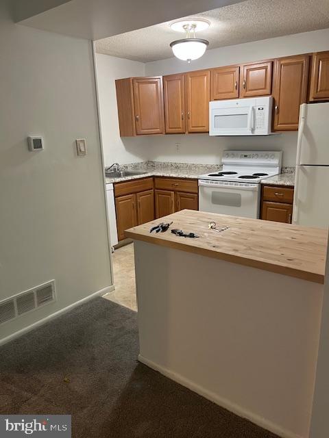 DANBURY VILLAGE - Residential Lease