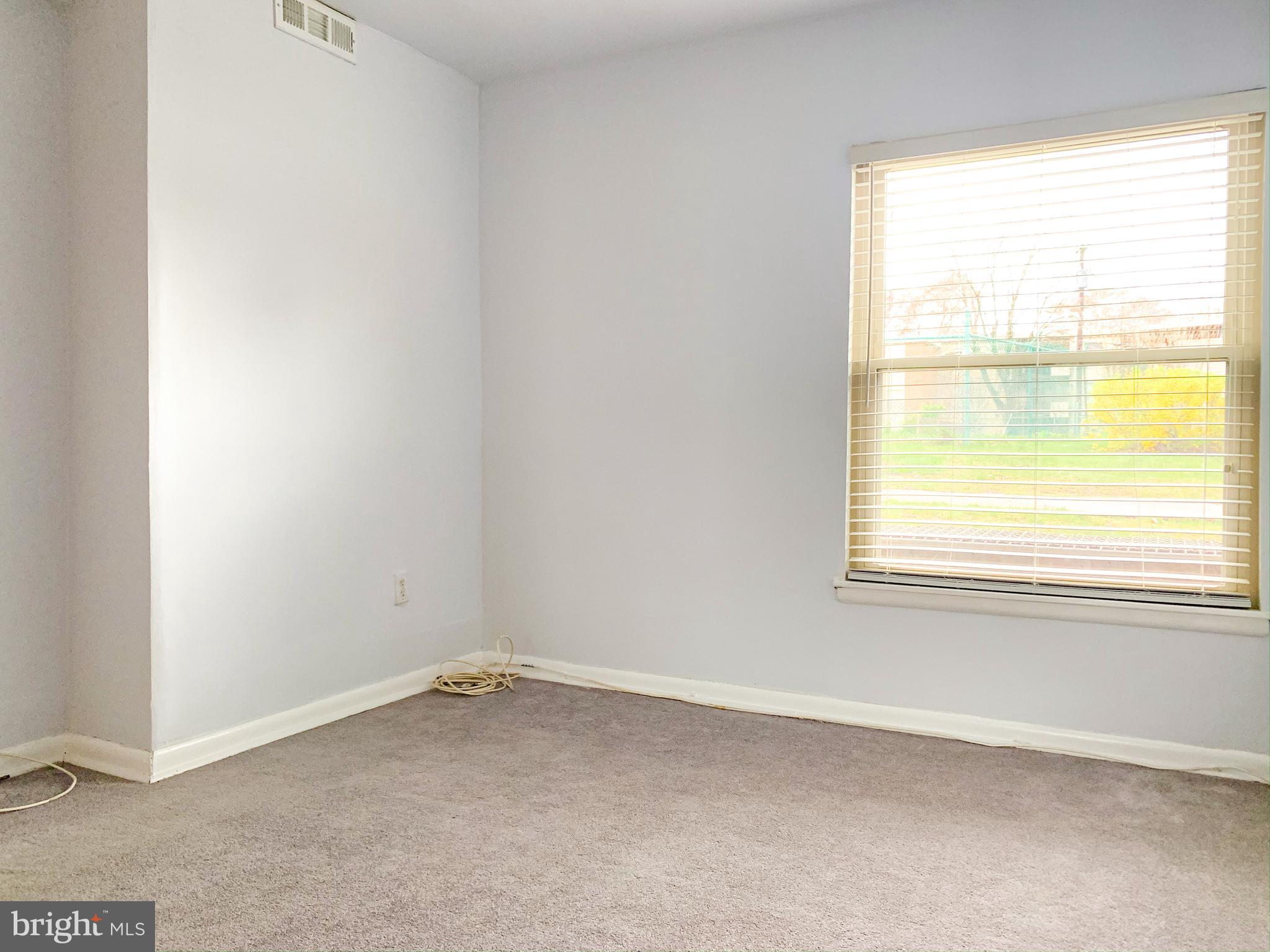 MARLOW TOWERS CONDOMINIUMS - Residential Lease