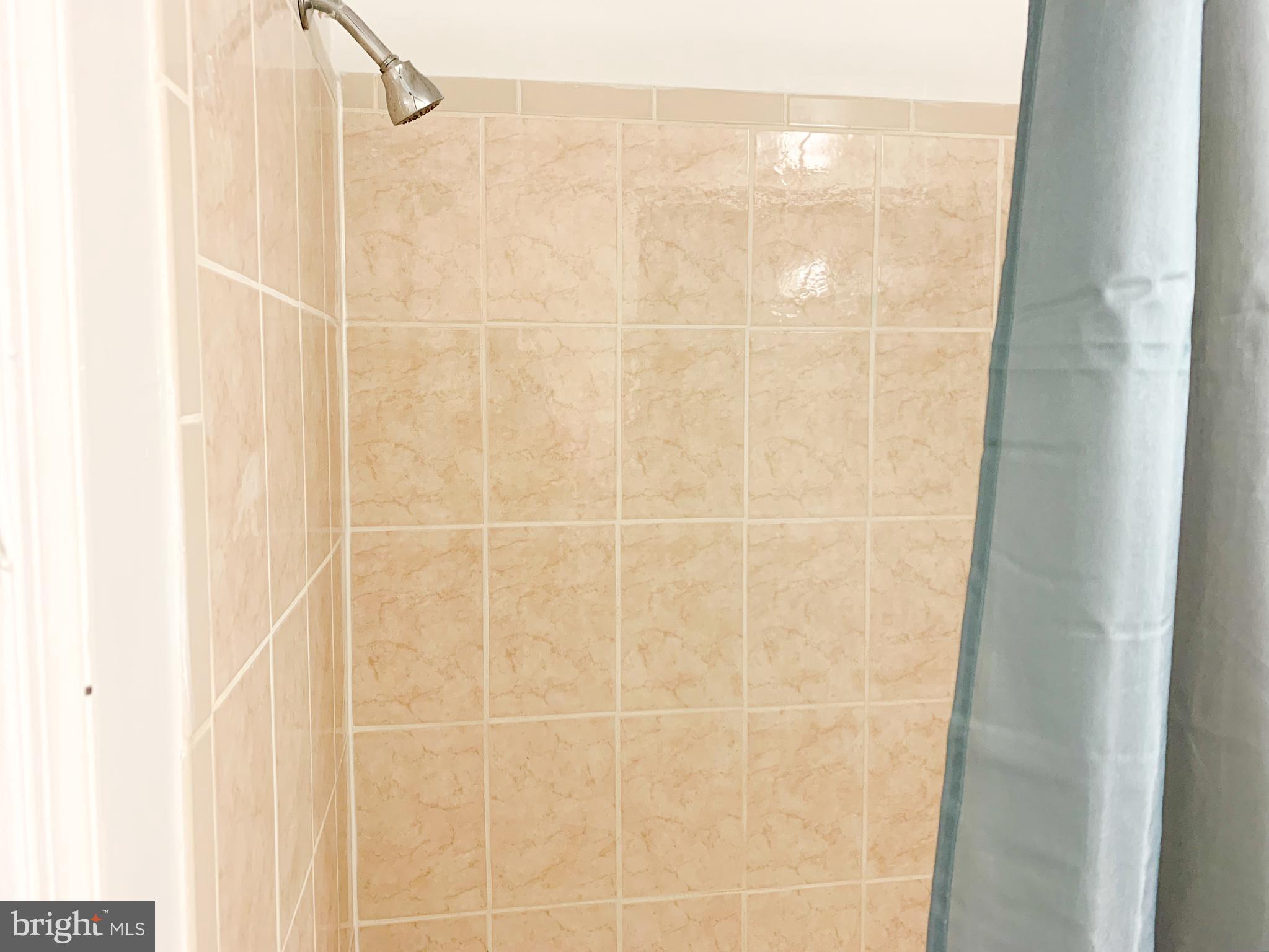 MARLOW TOWERS CONDOMINIUMS - Residential Lease