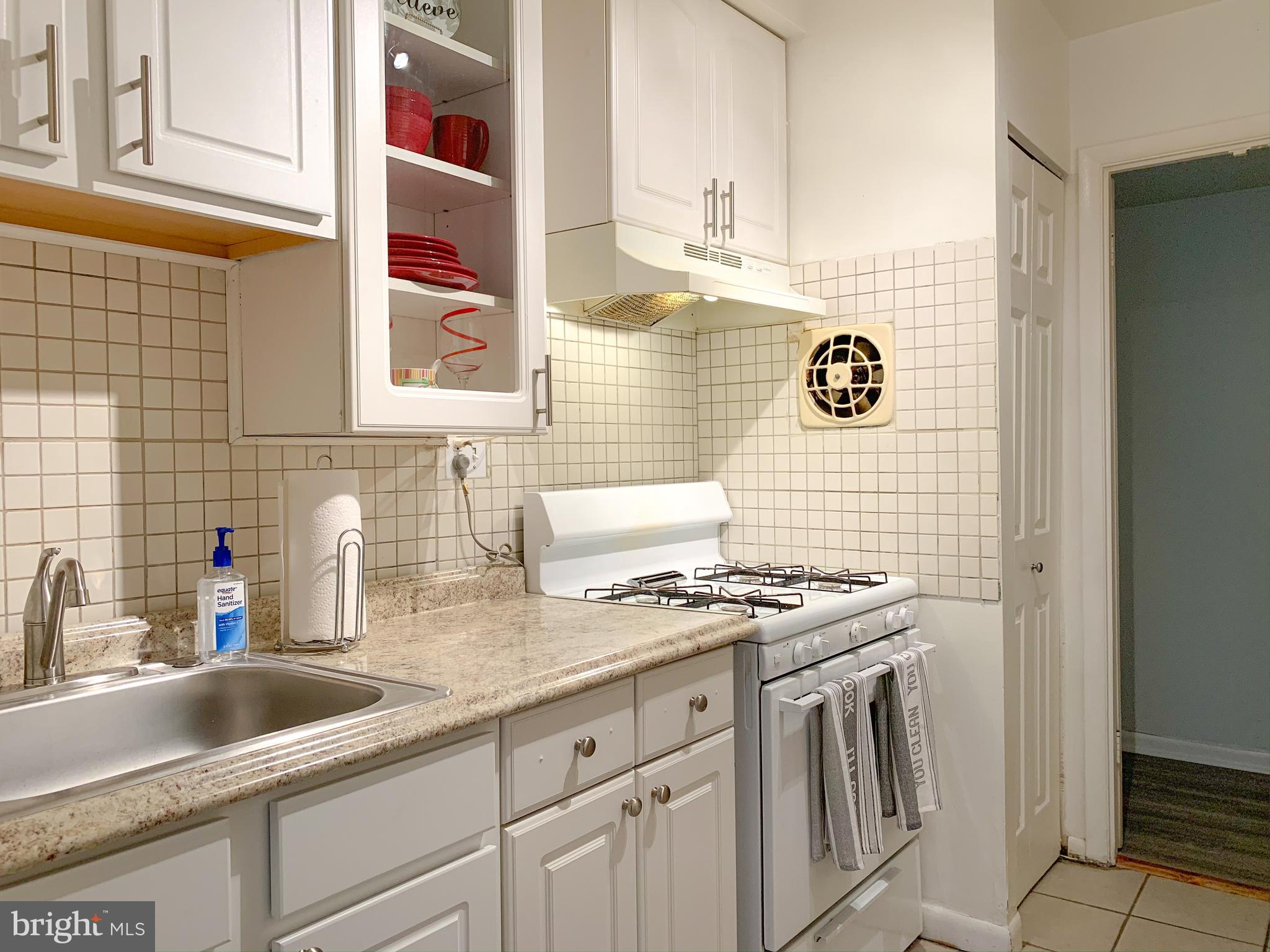 MARLOW TOWERS CONDOMINIUMS - Residential Lease