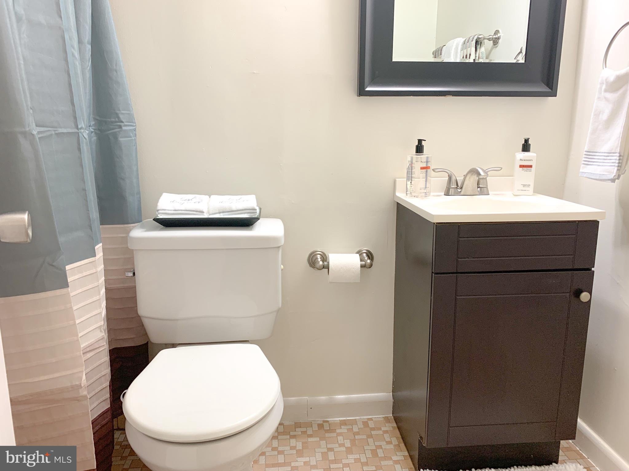 MARLOW TOWERS CONDOMINIUMS - Residential Lease