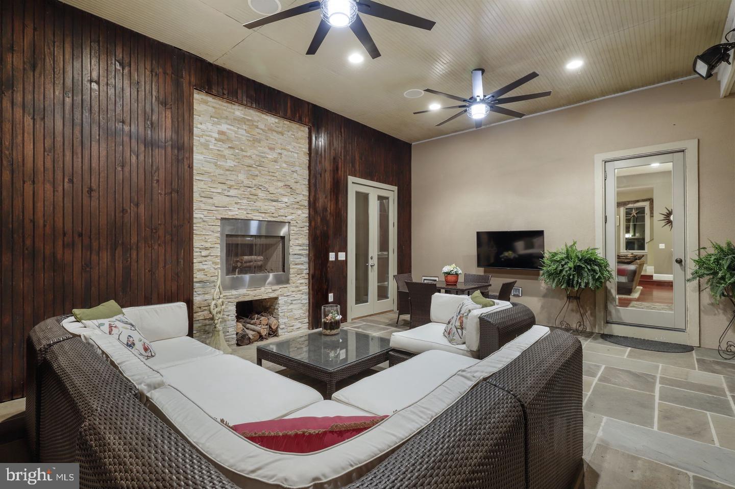 DARNESTOWN OUTSIDE - Residential