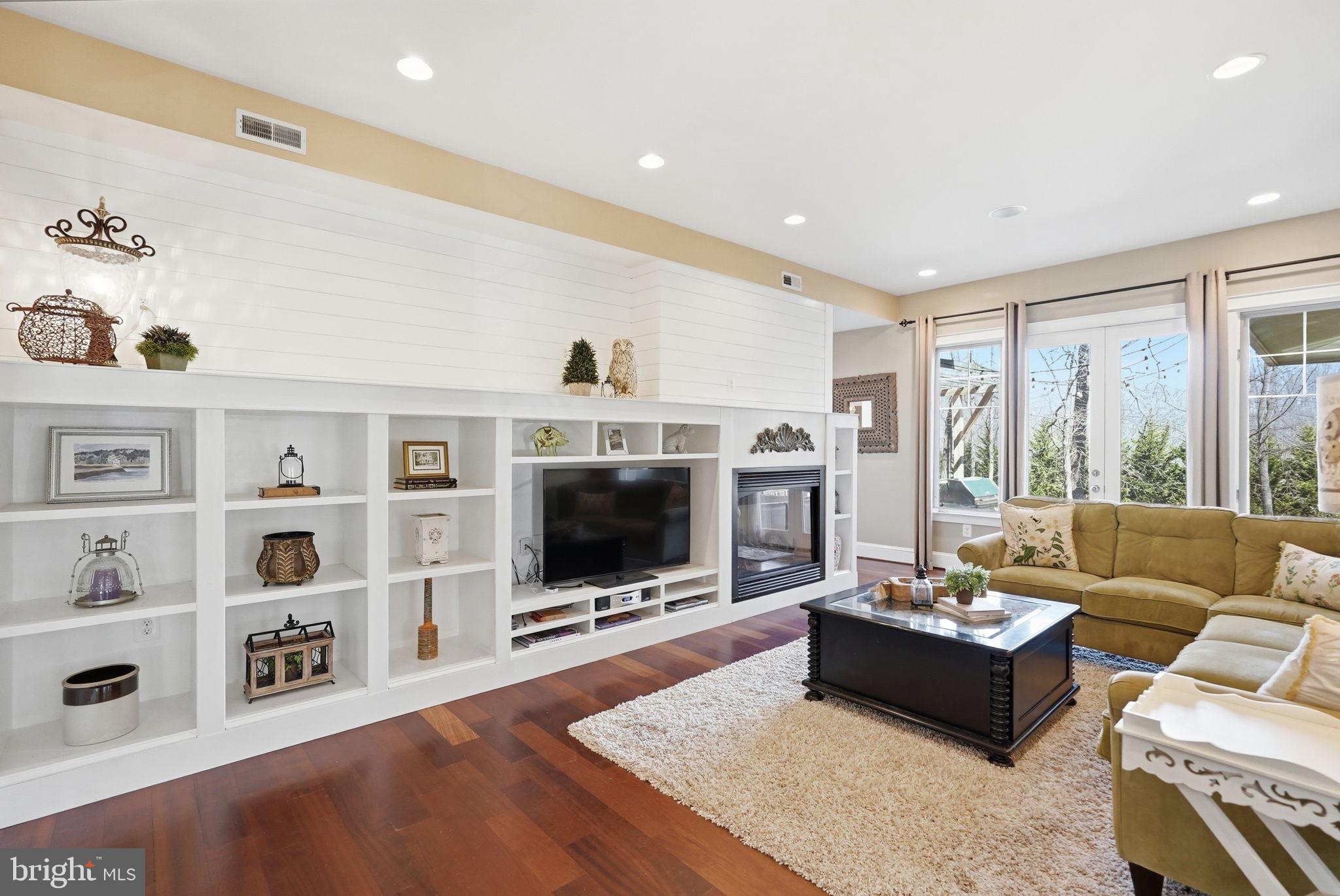 DARNESTOWN OUTSIDE - Residential