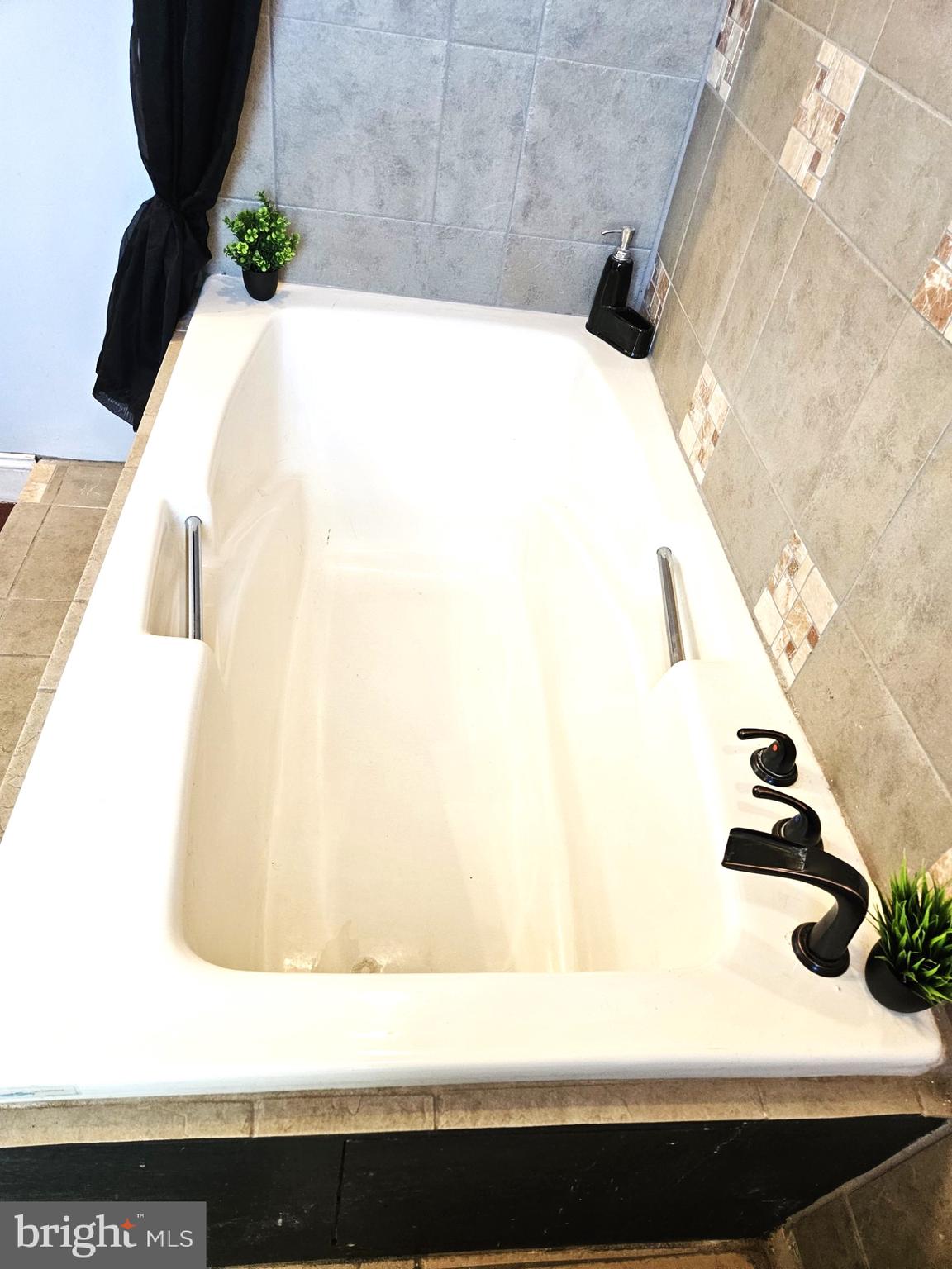 LAURAVILLE HISTORIC DISTRICT - Residential