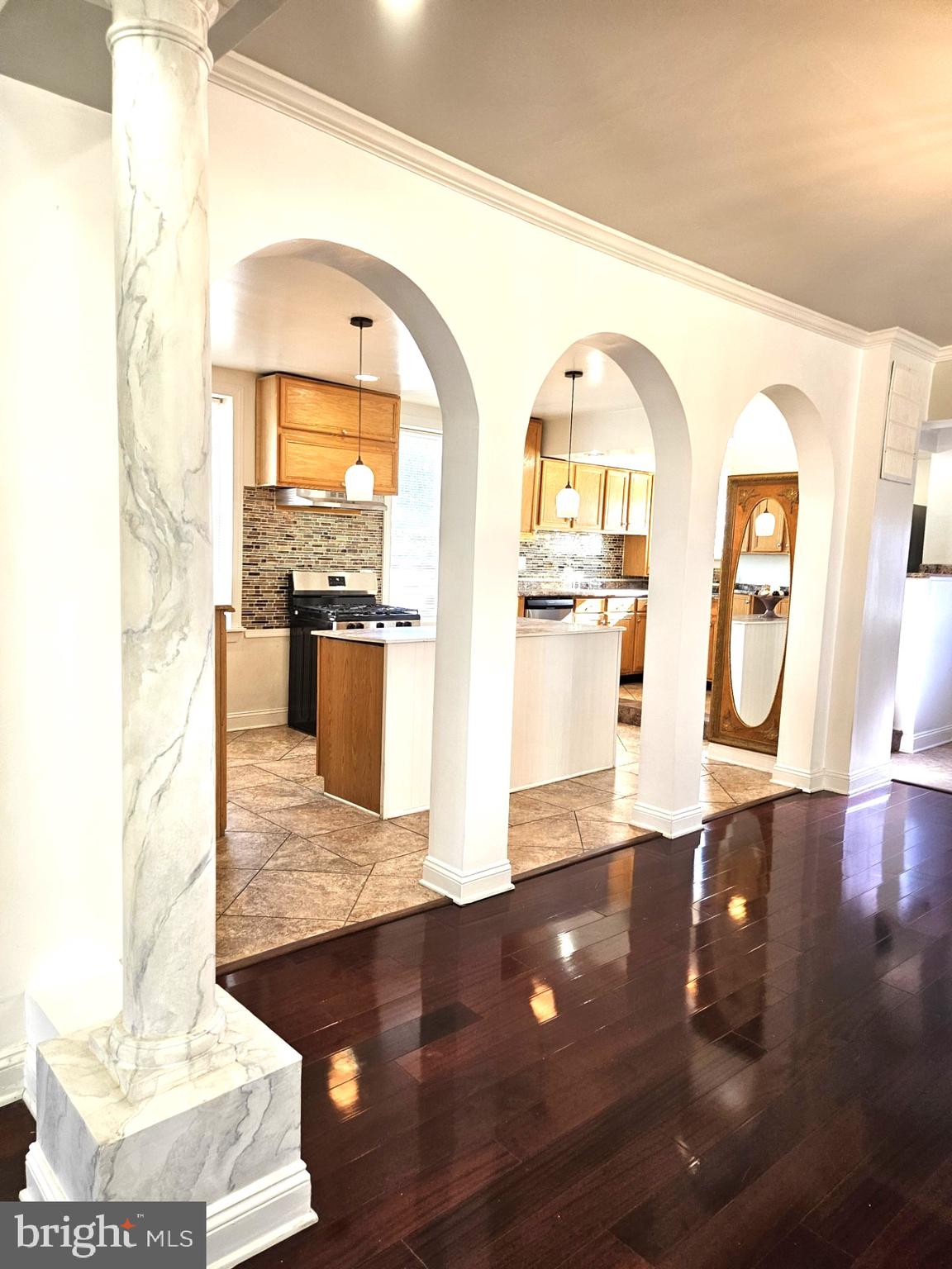 LAURAVILLE HISTORIC DISTRICT - Residential