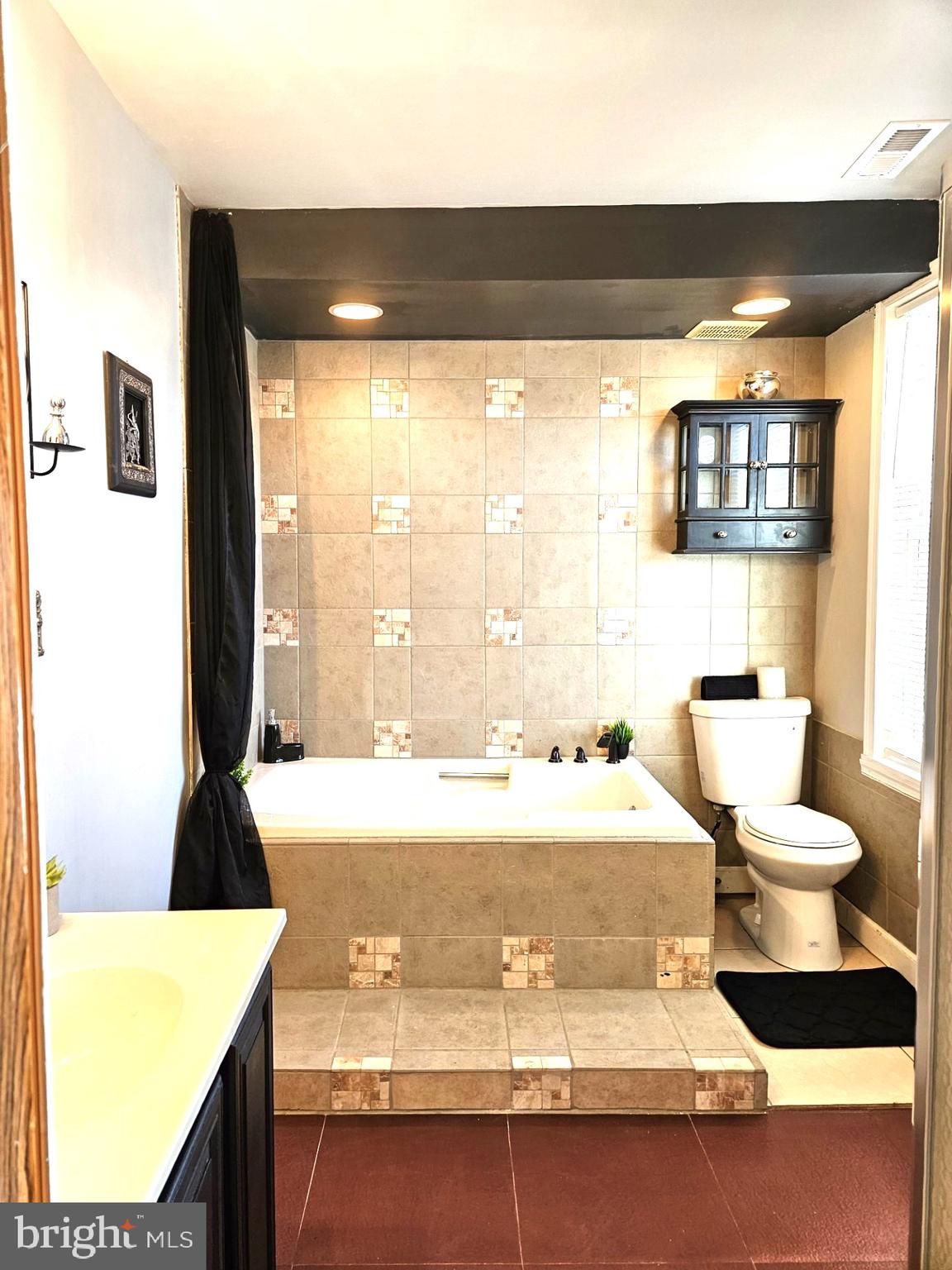 LAURAVILLE HISTORIC DISTRICT - Residential