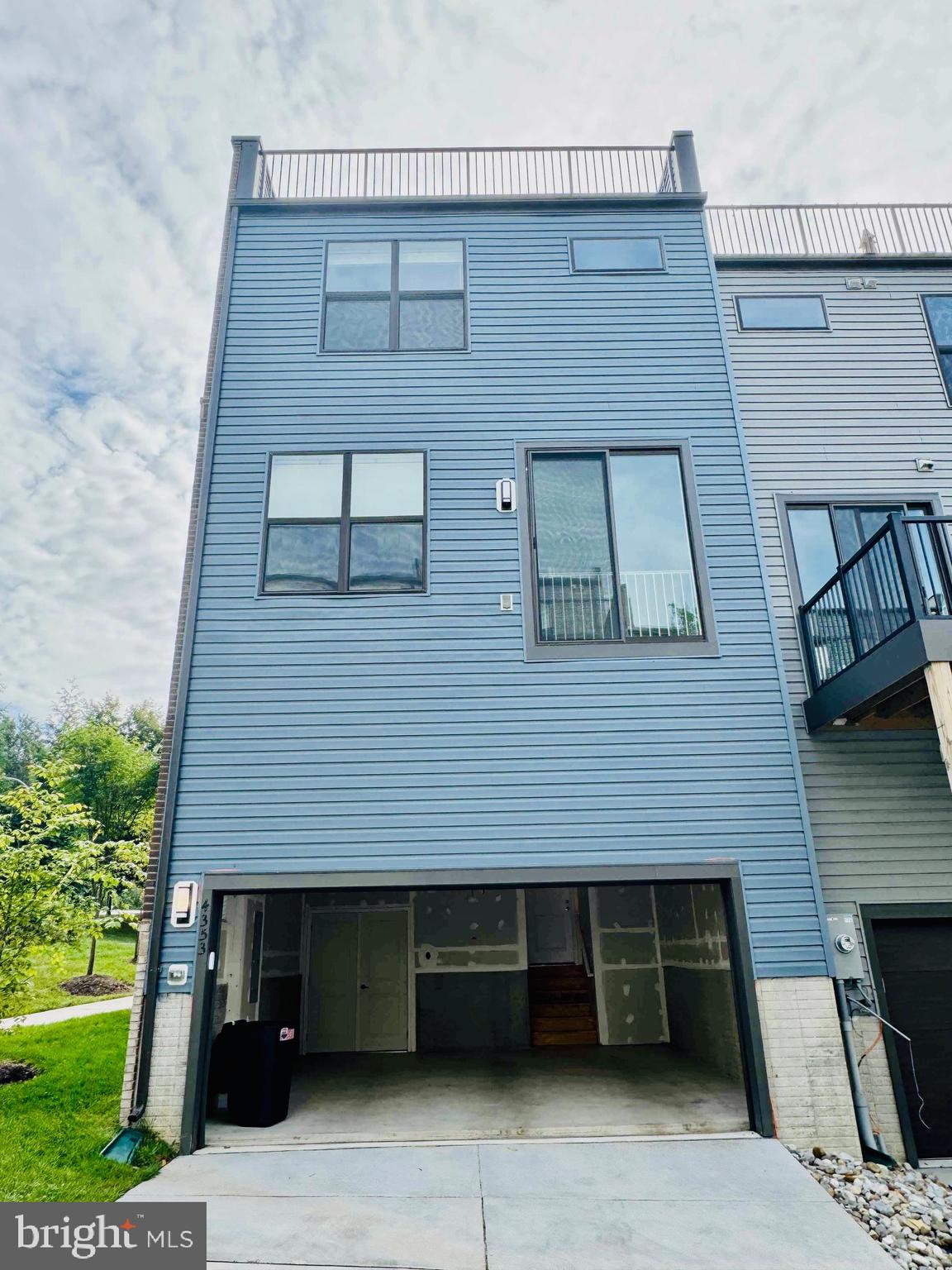 MEDFIELD - Residential