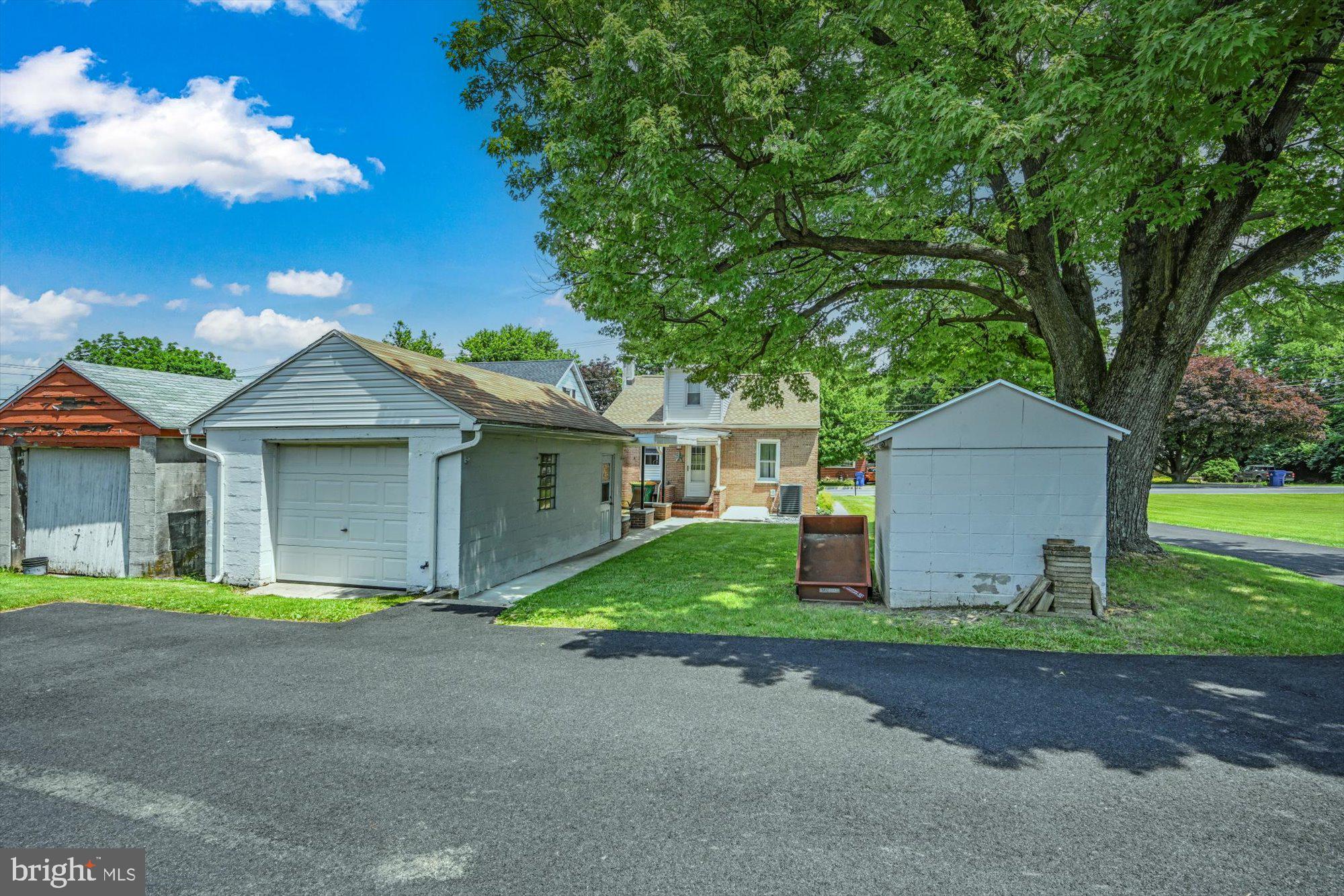 SINKING SPRING - Residential