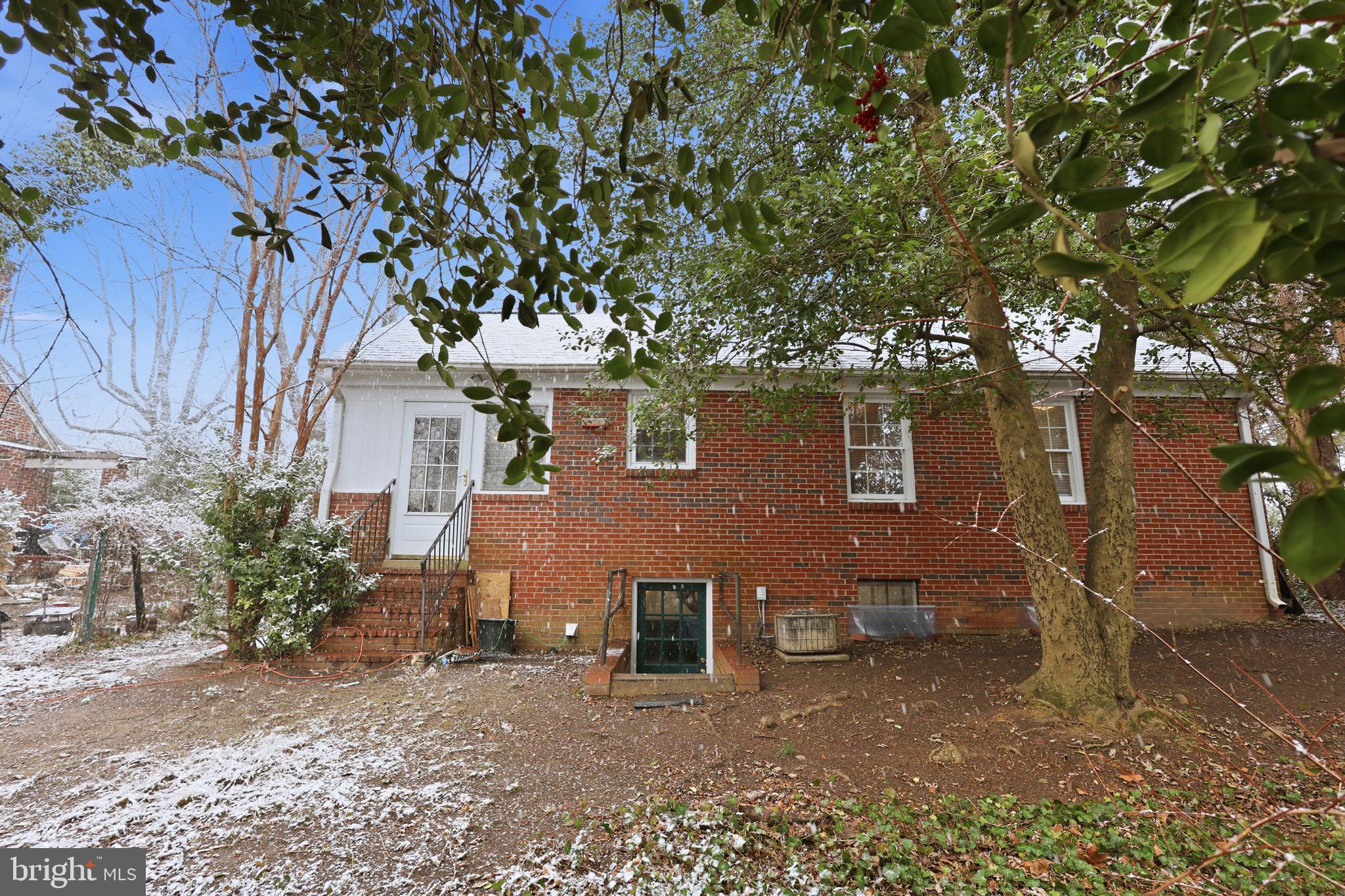 FREDERICKSBURG - Residential