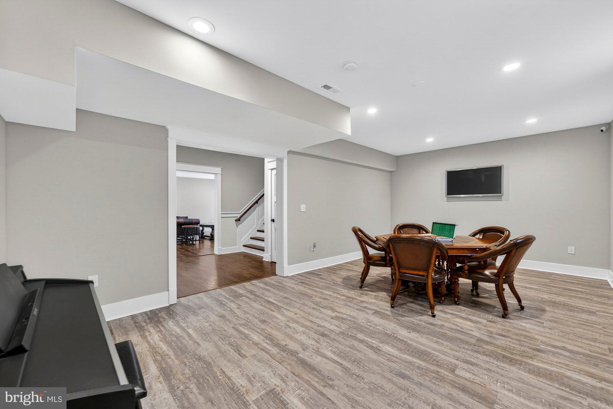 TOWN AND COUNTRY ESTATES - Residential