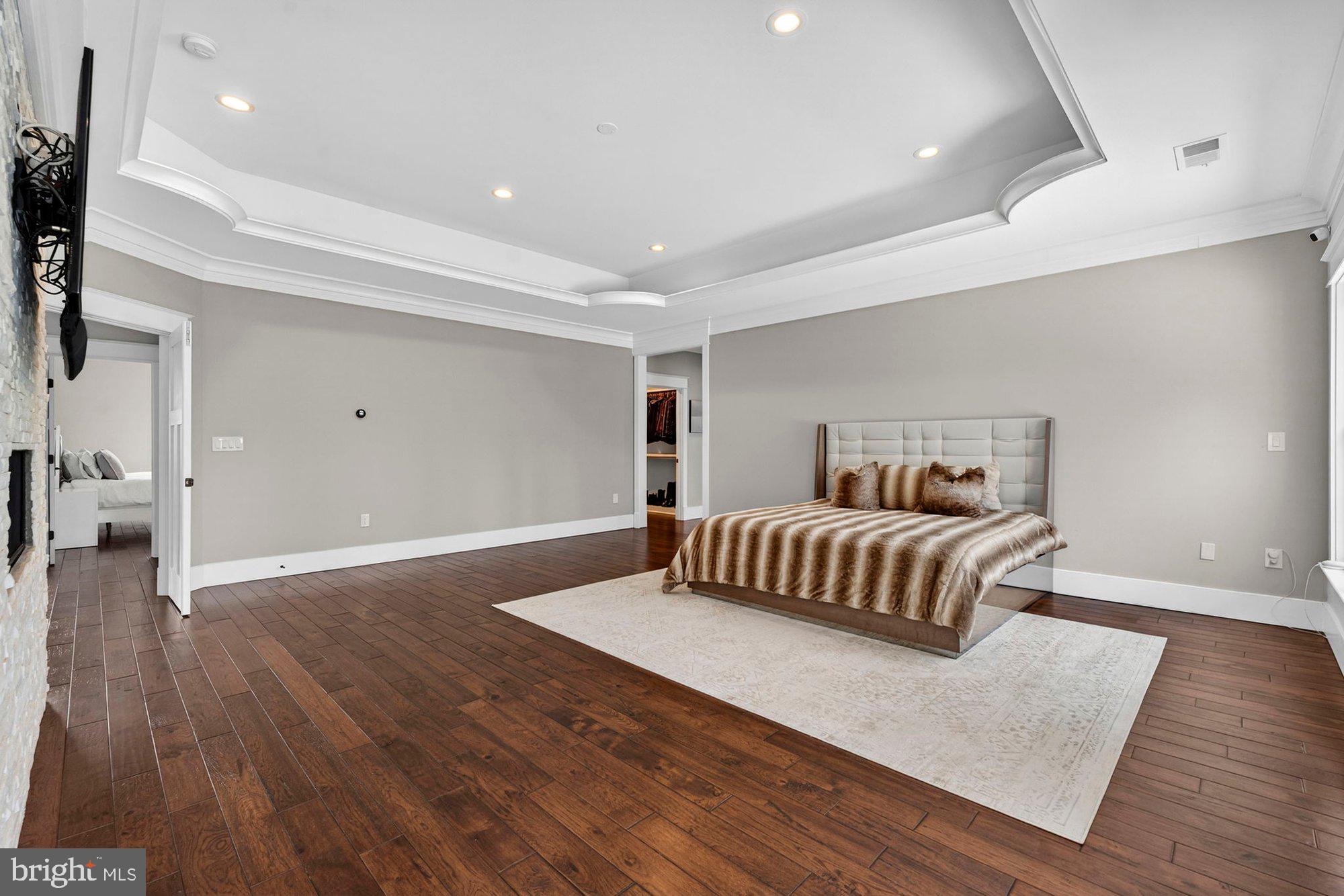 TOWN AND COUNTRY ESTATES - Residential