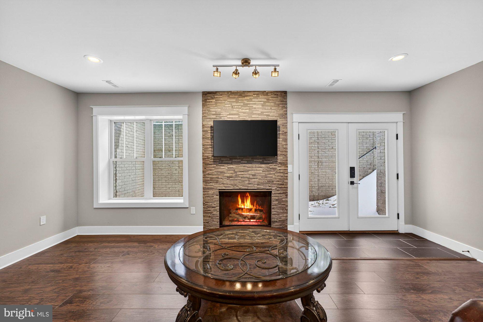 TOWN AND COUNTRY ESTATES - Residential