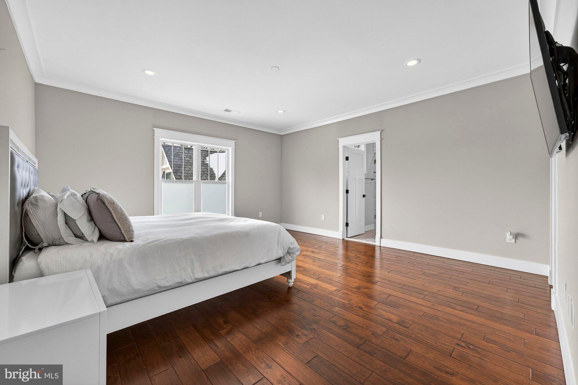 TOWN AND COUNTRY ESTATES - Residential