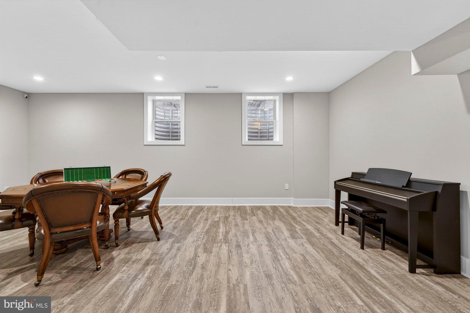 TOWN AND COUNTRY ESTATES - Residential