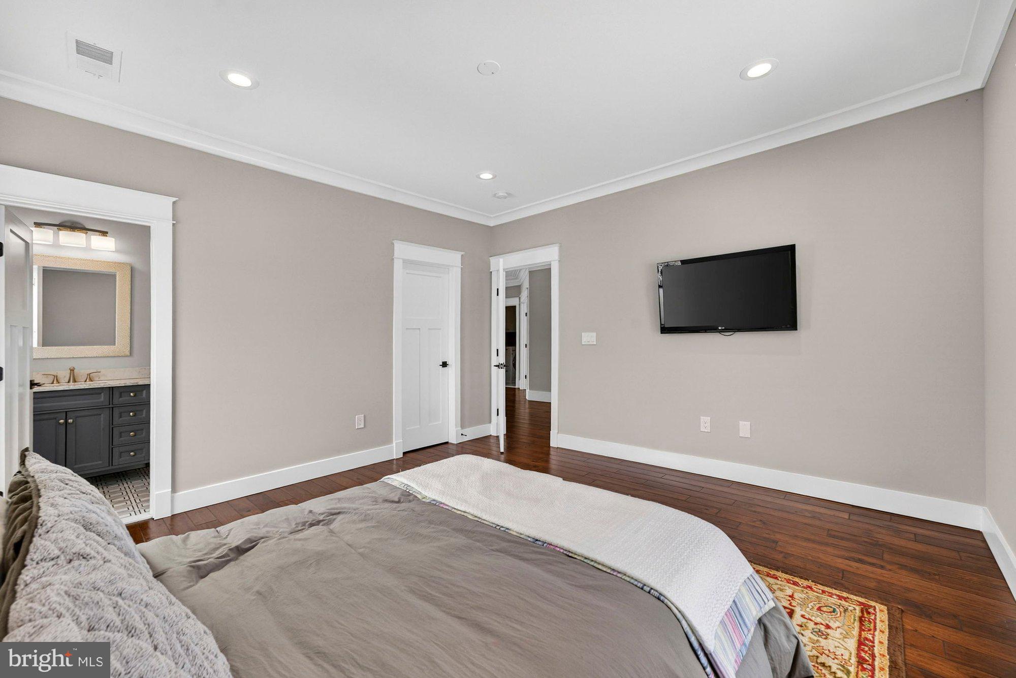 TOWN AND COUNTRY ESTATES - Residential