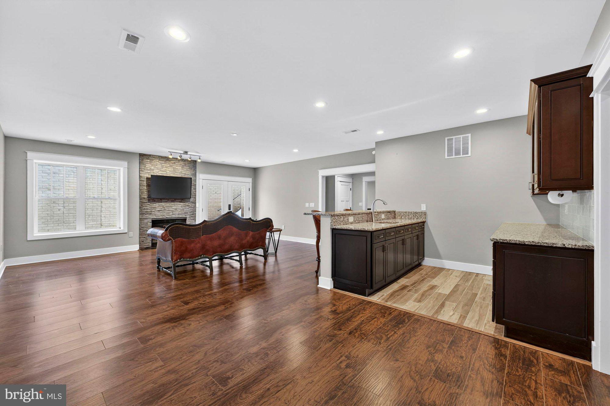 TOWN AND COUNTRY ESTATES - Residential