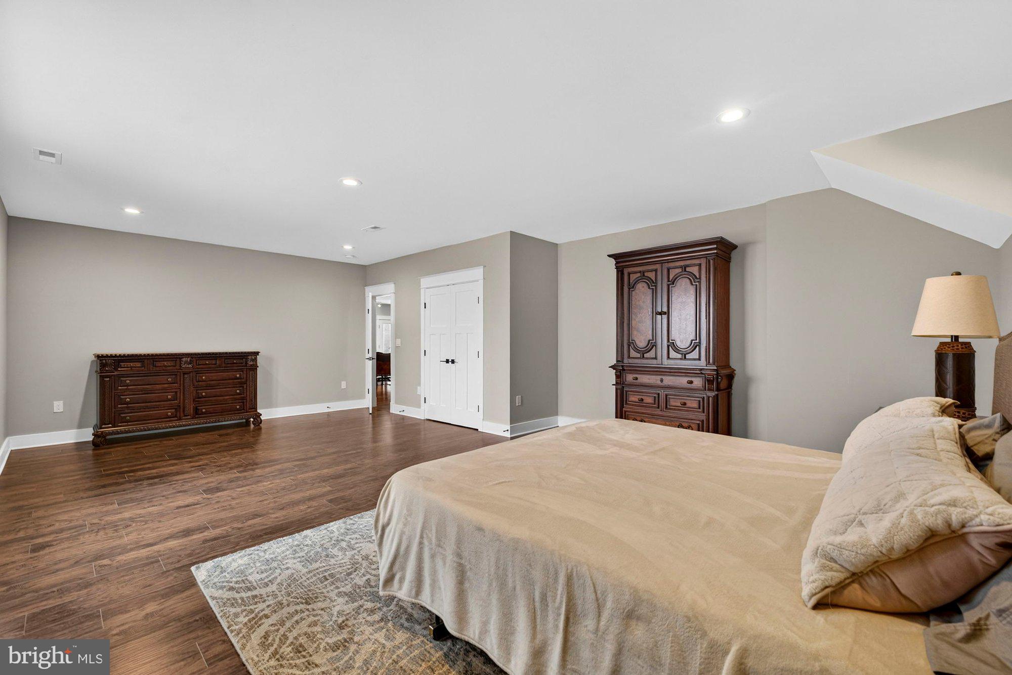 TOWN AND COUNTRY ESTATES - Residential