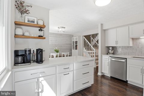 Photo of 8033 Orange Plank Road, SPRINGFIELD, VA 22153 (MLS # VAFX2313272)