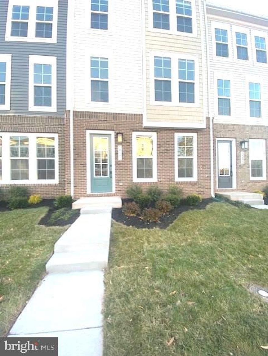 2400 SQ FT AND GORGEOUS!!! 3 FINISHED LEVELS - 2 CAR GARAGE TOWNHOME IN SOUGHT AFTER COMMUNITY OF ROBINSON MANOR - MAIN LEVEL FEATURES REC ROOM - HALF BATH - 2 CAR GARAGE - 9 FT CEILINGS - ENGINEERED FLOORING AND CARPET - HARDWOODS ON STAIRS LEADING TO THE SECOND LEVEL WHICH FEATURES - ENGINEERED FLOORS ON ENTIRE LEVEL - 9 FT CEILINGS - GOURMET KITCHEN WITH DOUBLE OVENS - BUILT IN MICROWAVE - GAS COOKTOP - STAINLESS STEEL APPLIANCES - GRANITE COUNTERS - 42 IN CABINETS - UNDER CABINET LIGHTING - HUGE ISLAND - SEPARATE DINING ROOM - FAMILY ROOM OFF KITCHEN WITH MODERN IN WALL FIREPLACE COMPLETE WITH IT'S OWN REMOTE - TOUCHSCREEN ALARM SYSTEM, TENANTS EXPENSE TO ACTIVATE - POWDER ROOM - HARDWOODS TO UPPER LEVEL - 9 FT CEILINGS - 3 BEDROOMS WITH MASTER LUXURY SUITE - TRAY CEILING - RECESSED LIGHTING - WALK IN CLOSET WITH CLOSET SYSTEM - EN SUITE BATH WITH DOUBLE SINKS - 2 OTHER SPACIOUS BEDROOMS - LARGE HALLWAY FULL BATH - BEDROOM LEVEL LAUNDRY. CONVENIENT TO MAJOR HIGHWAYS - SCHOOLS - SHOPPING - RESTAURANTS - PARKS AND MORE!! 640+ CREDIT SCORE, INCOME TO BE 3 TIMES THE MONTHLY RENT AMOUNT - CURRENT RENTAL WITH NO LATE PAYMENTS - CLEAN BACKGROUND CHECK. PREVIOUS LISTING PHOTOS