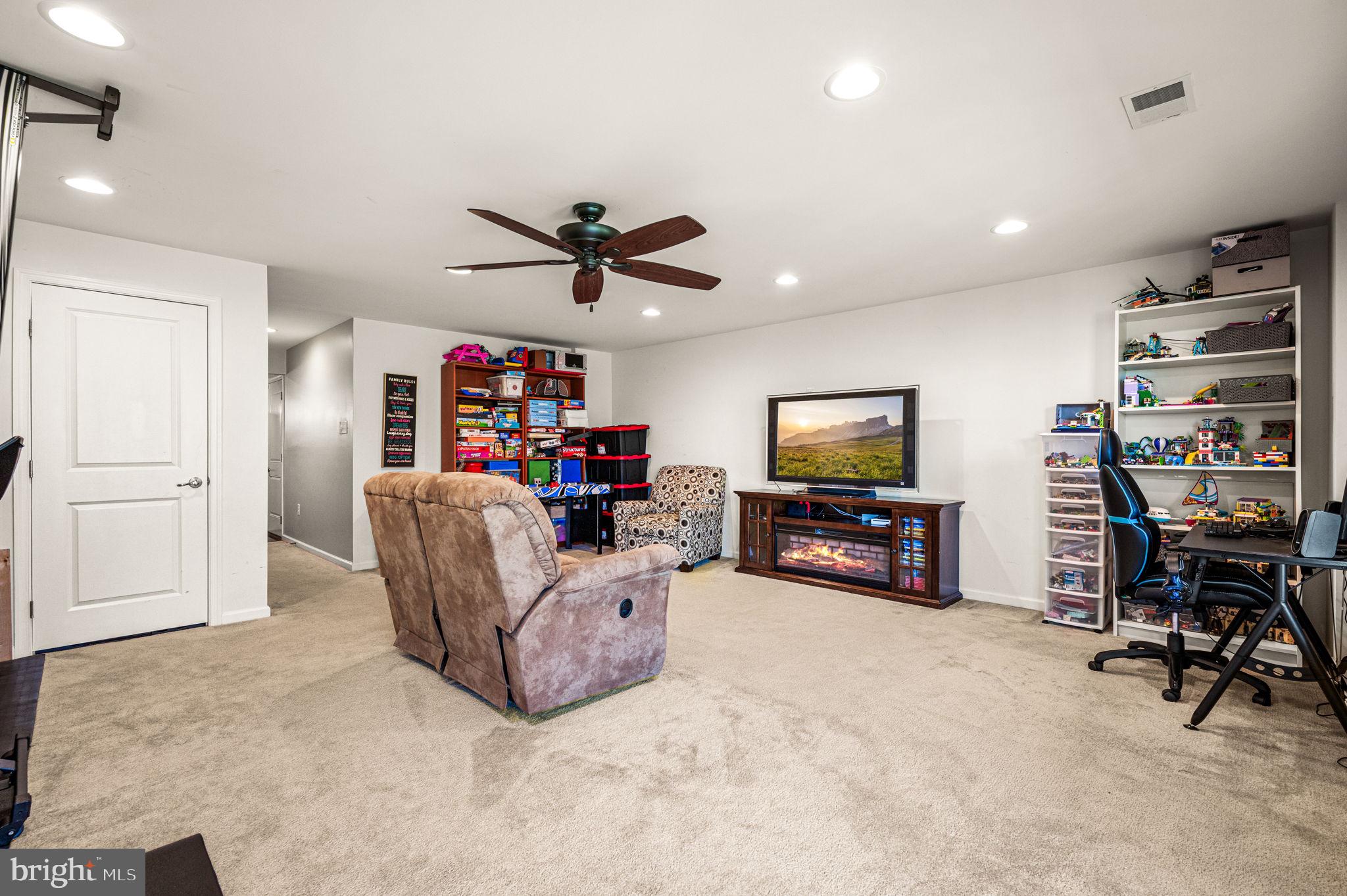 WASHINGTON SQUARE - Residential