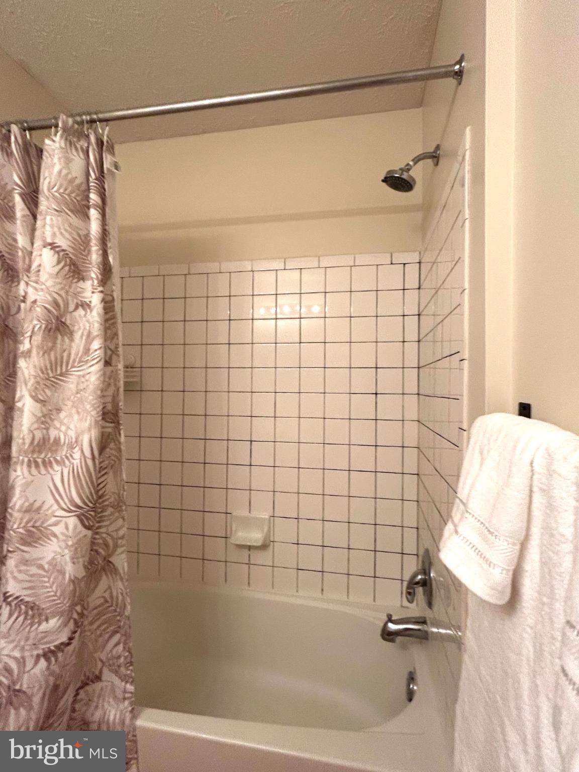 SEVEN OAKS - Residential Lease