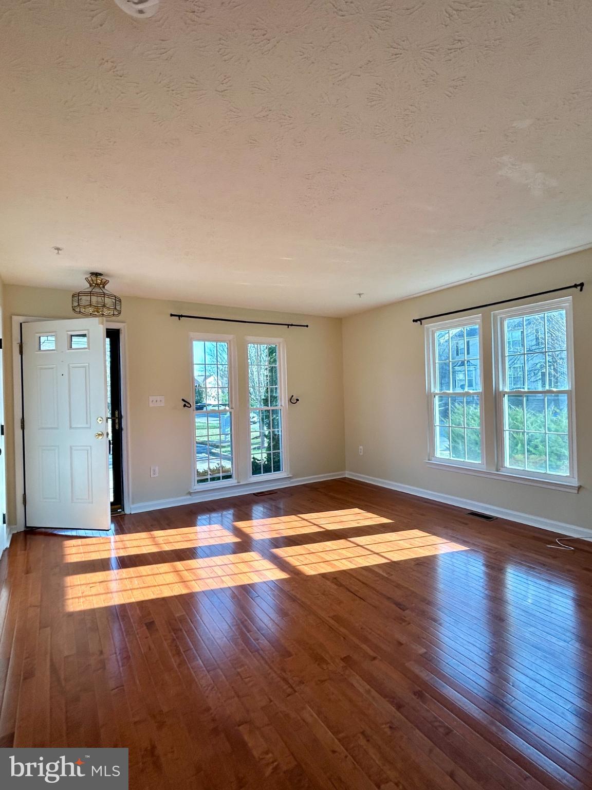 SEVEN OAKS - Residential Lease