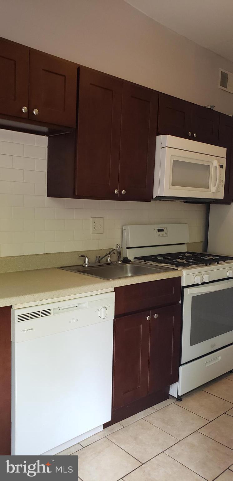 POINT BREEZE - Residential Lease