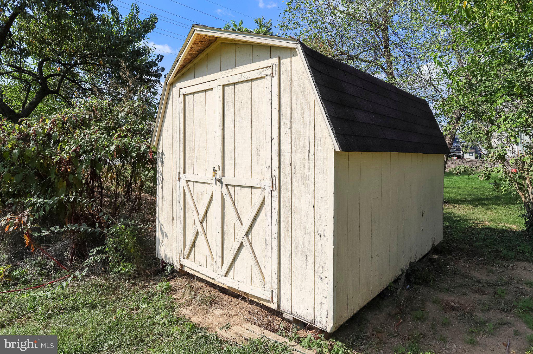 TOWN AND COUNTRY - Residential Lease