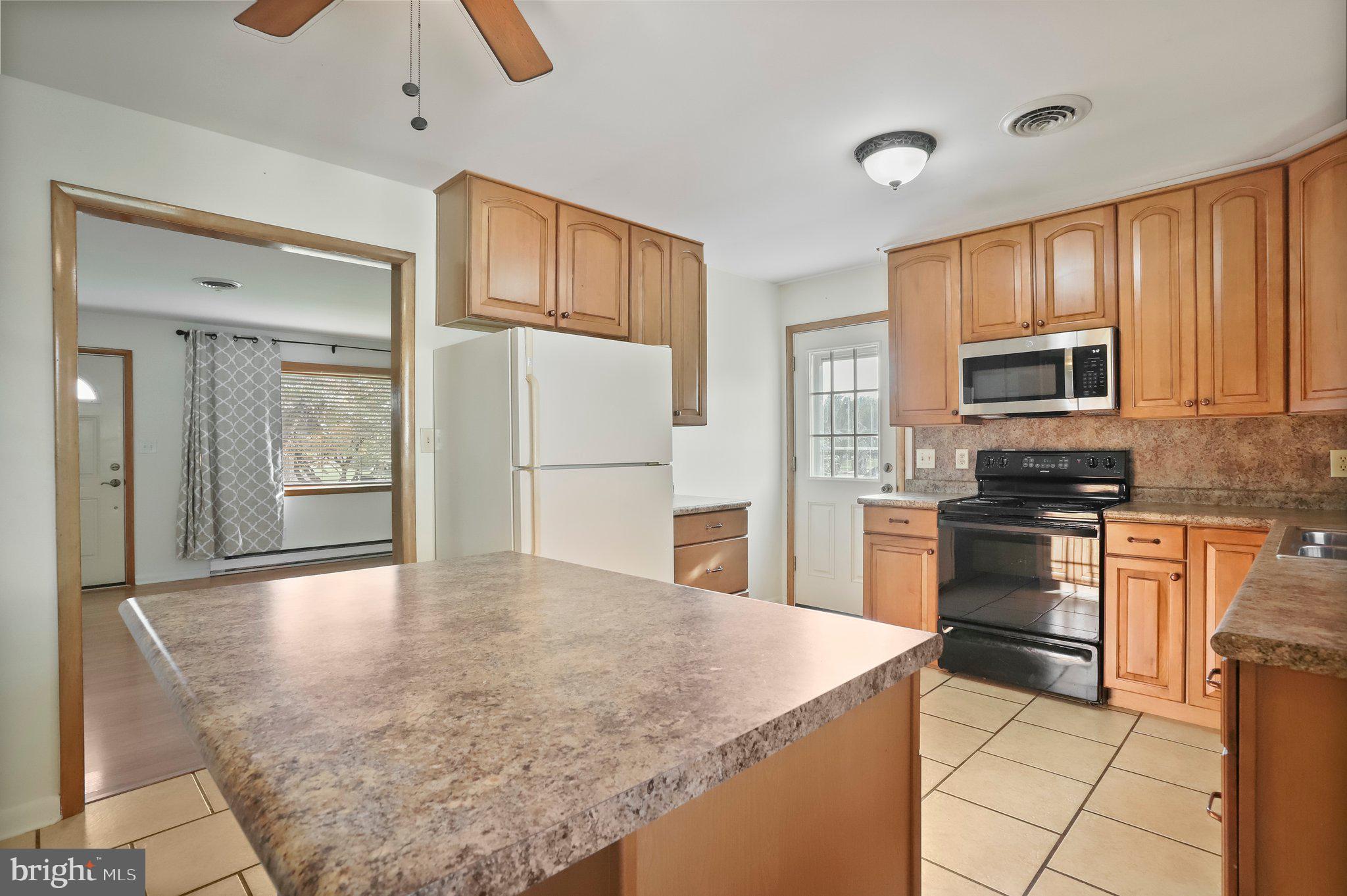 TOWN AND COUNTRY - Residential Lease