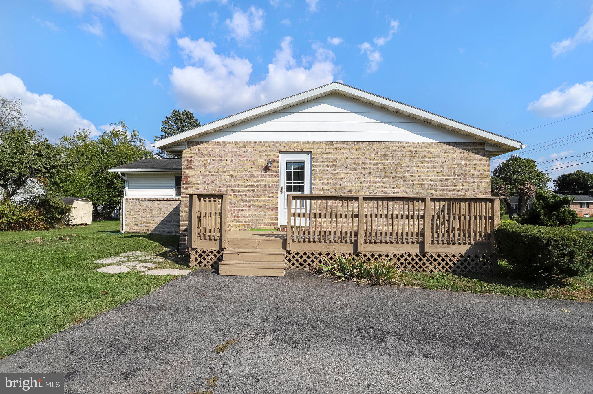 TOWN AND COUNTRY - Residential Lease