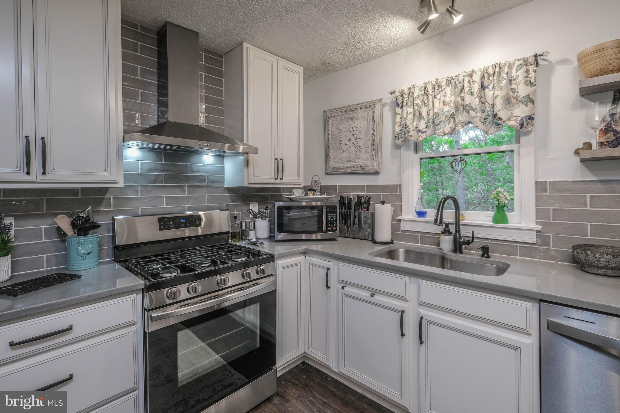 LAKE HOLIDAY ESTATES - Residential