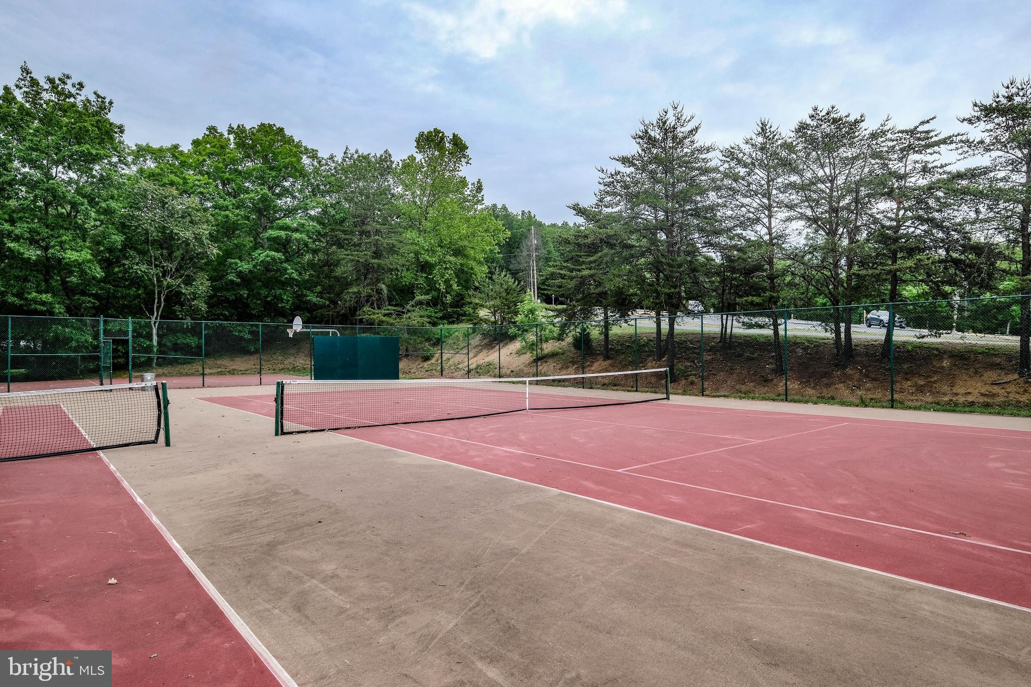 LAKE HOLIDAY ESTATES - Residential