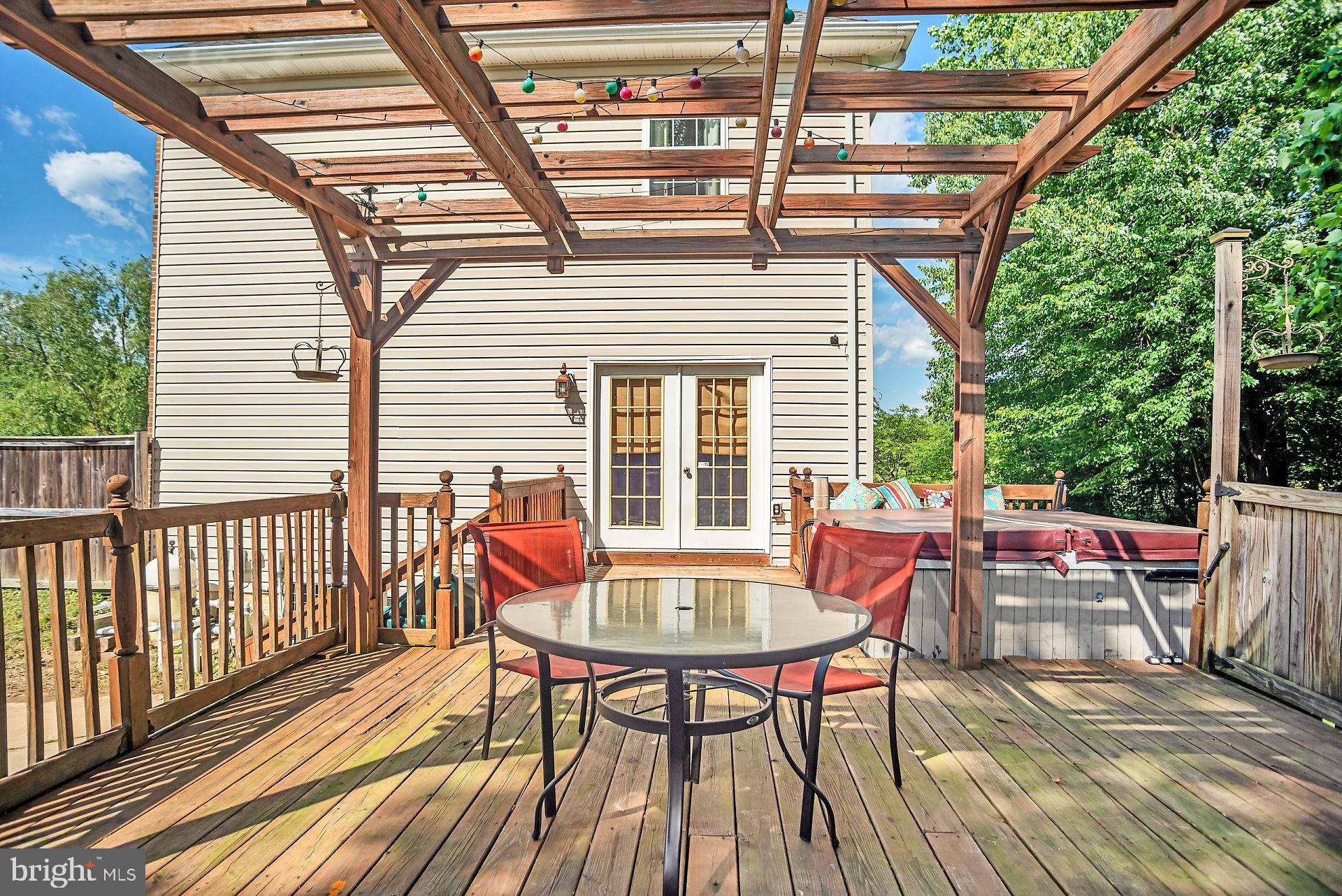 MALLARDS POND - Residential