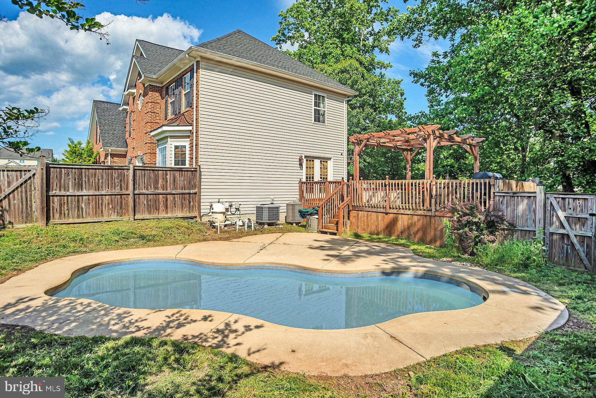 MALLARDS POND - Residential