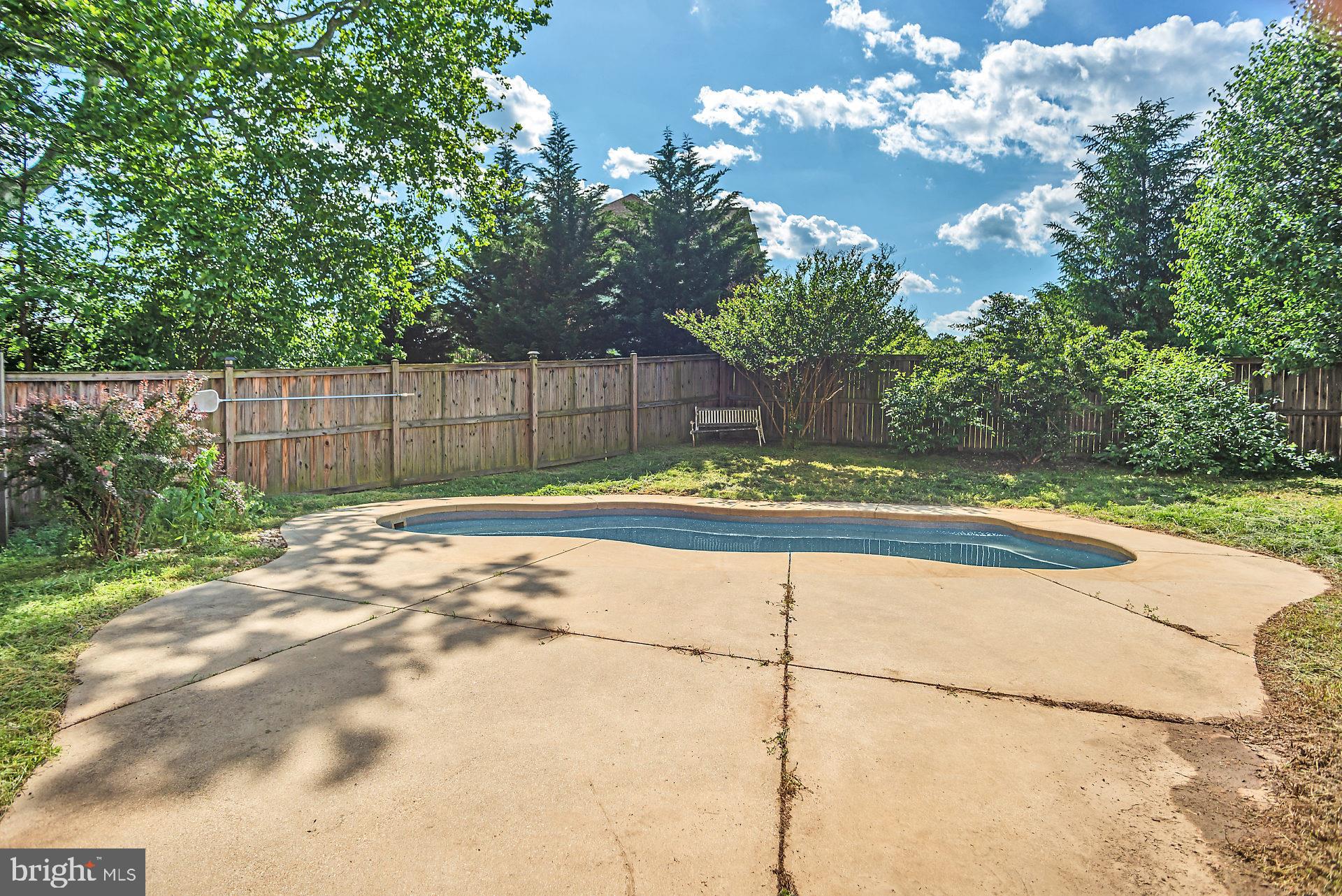 MALLARDS POND - Residential