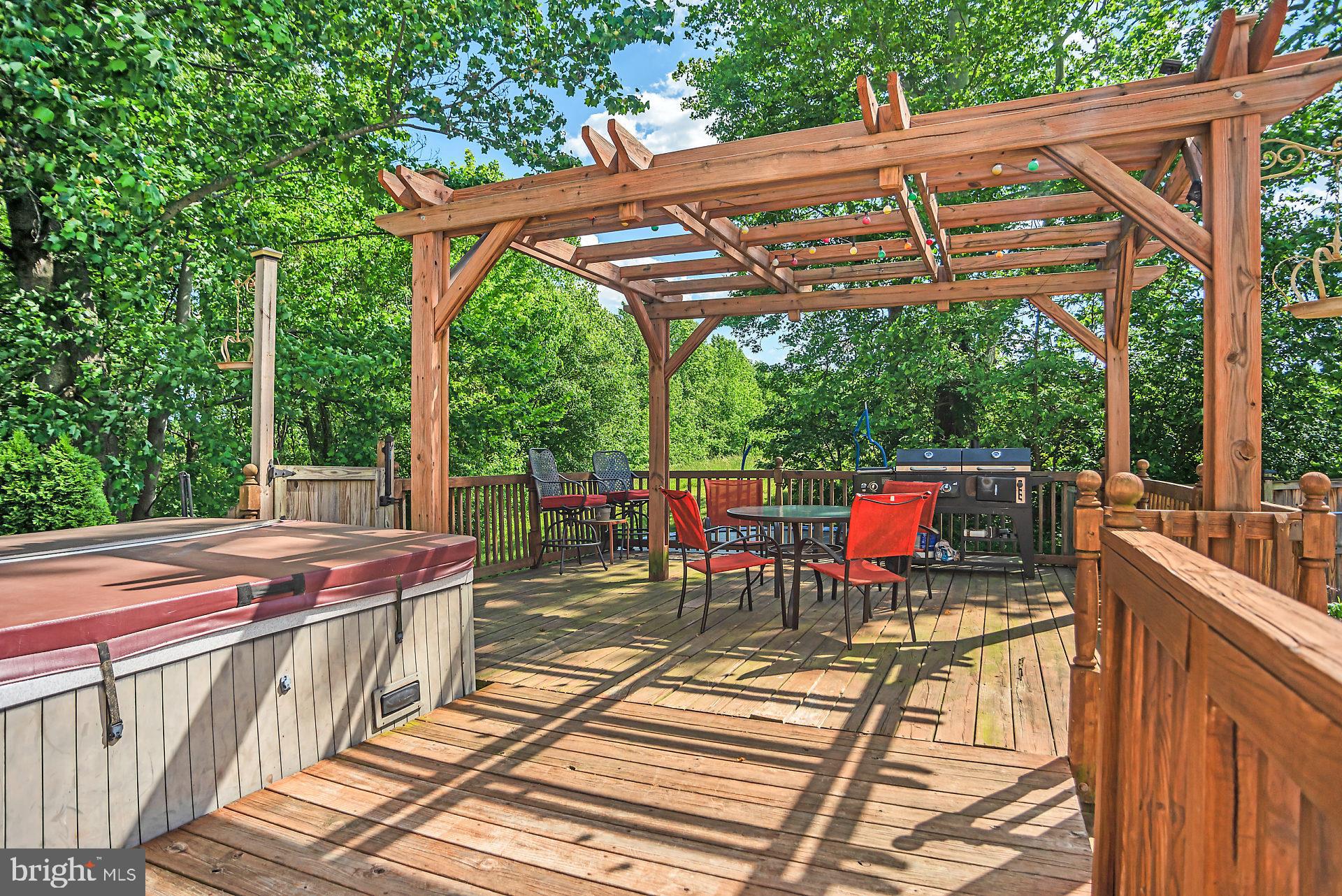 MALLARDS POND - Residential