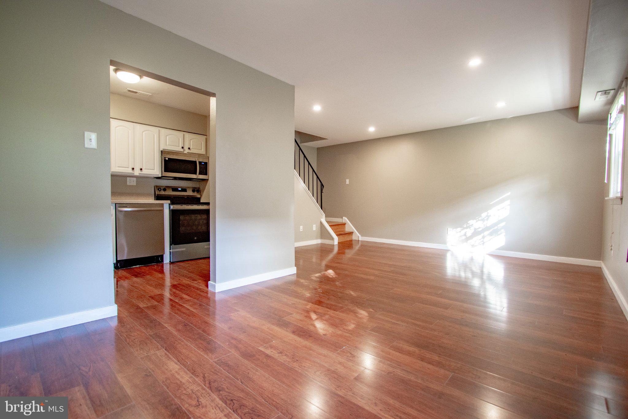 605 W MARKET STREET 22