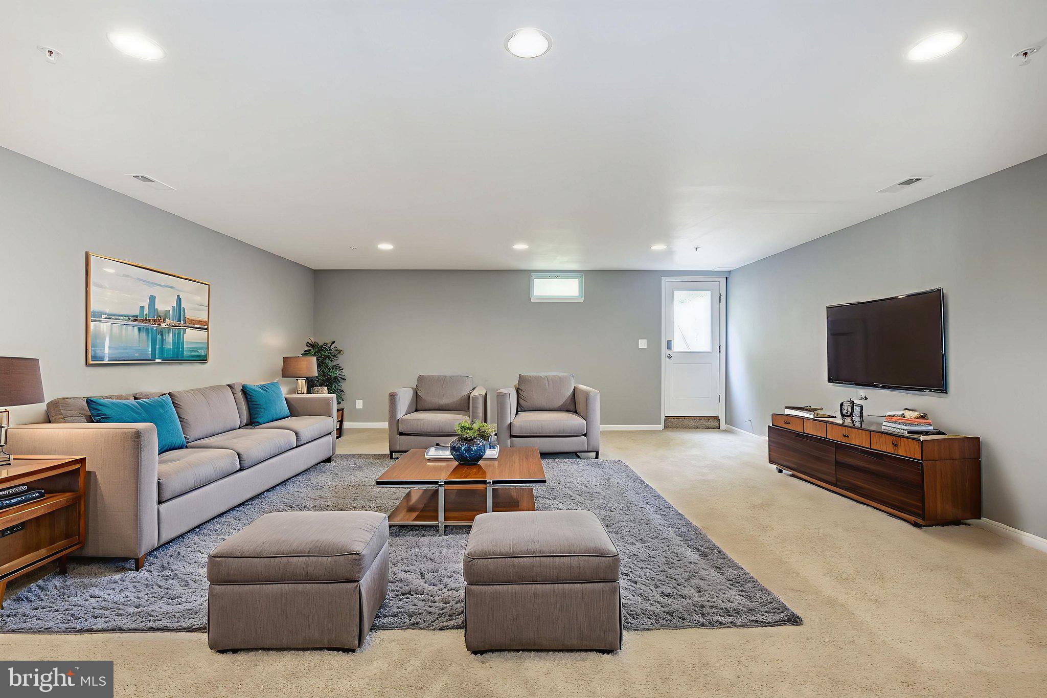 LOCH HILL - Residential Lease