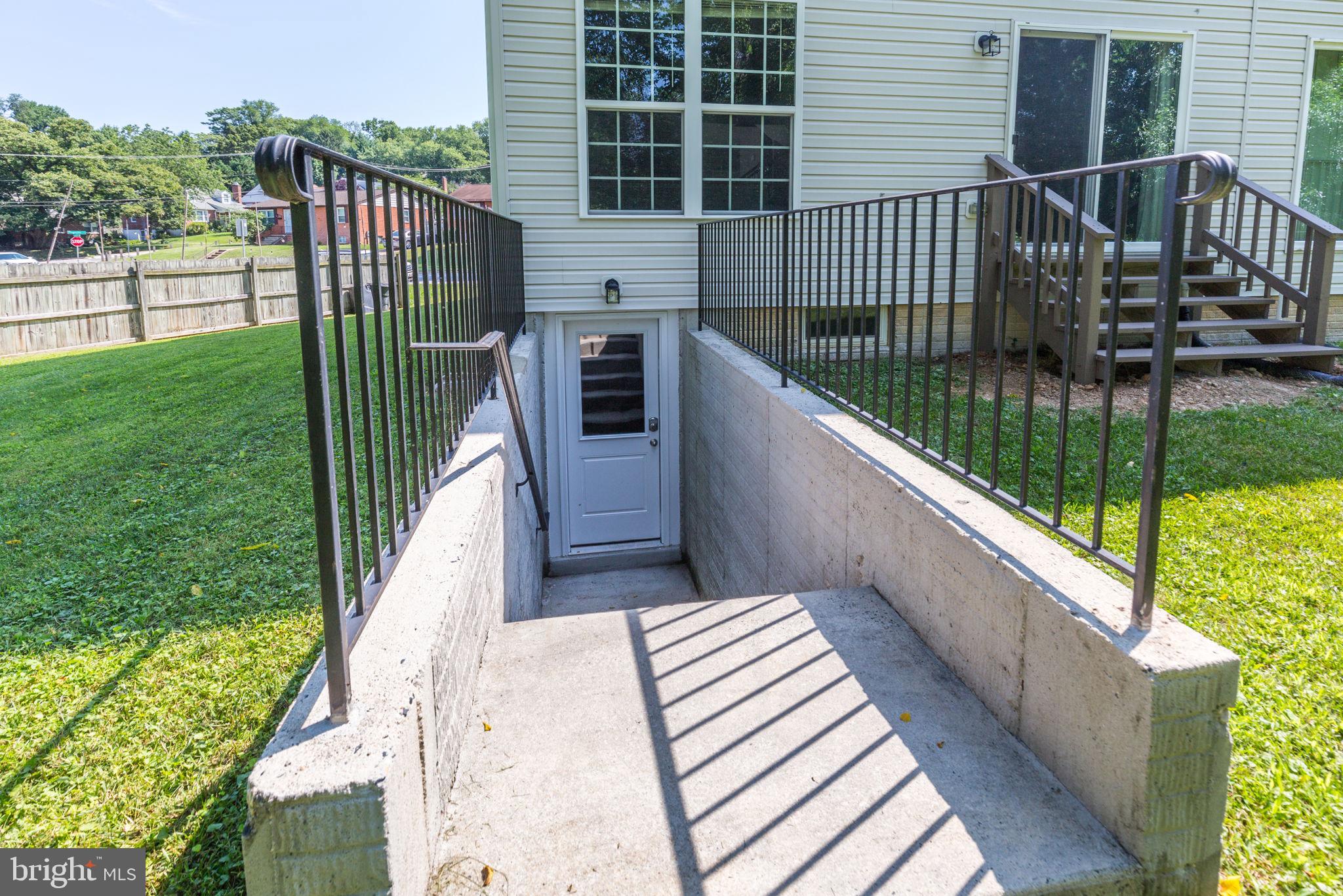 LOCH HILL - Residential Lease