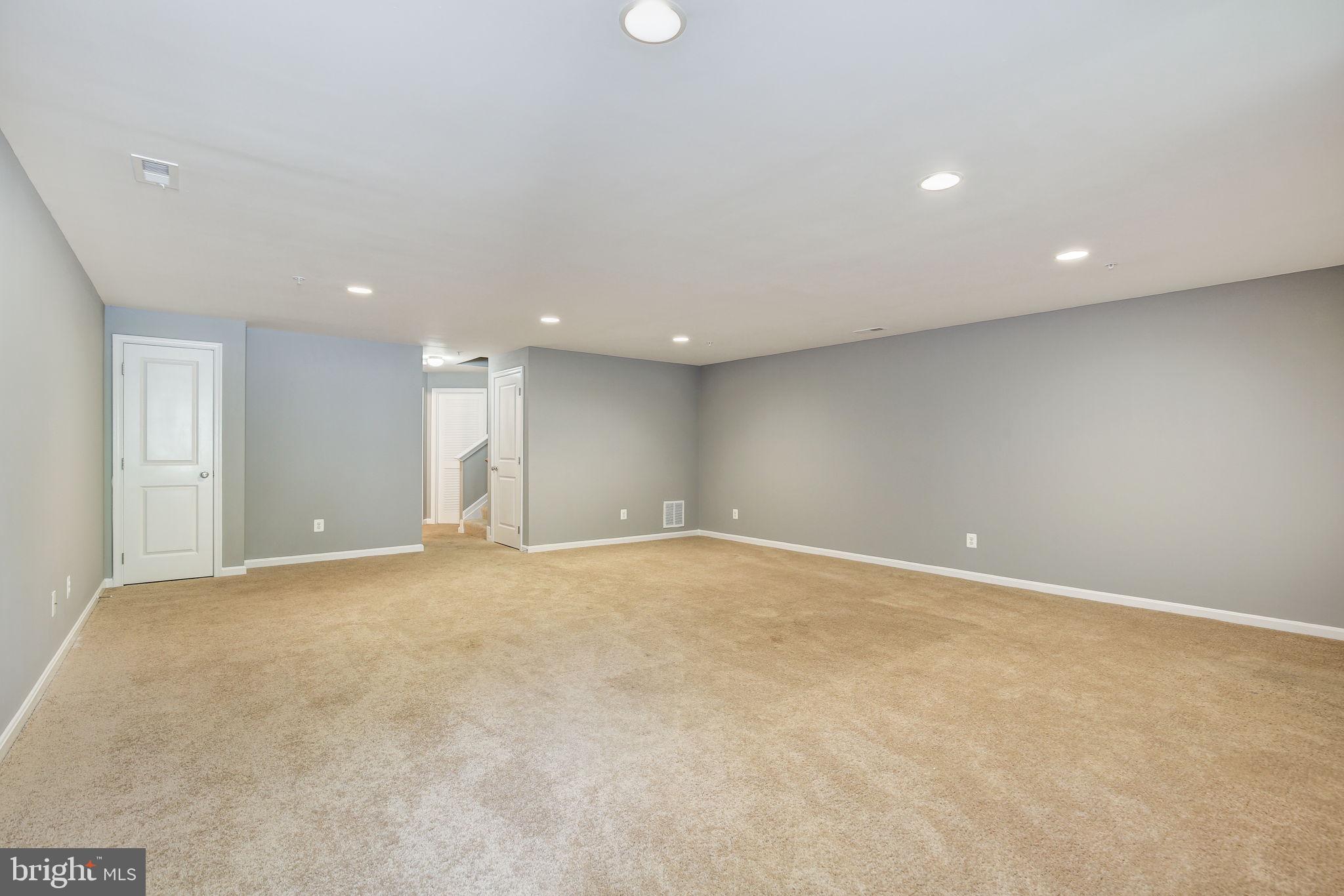 LOCH HILL - Residential Lease